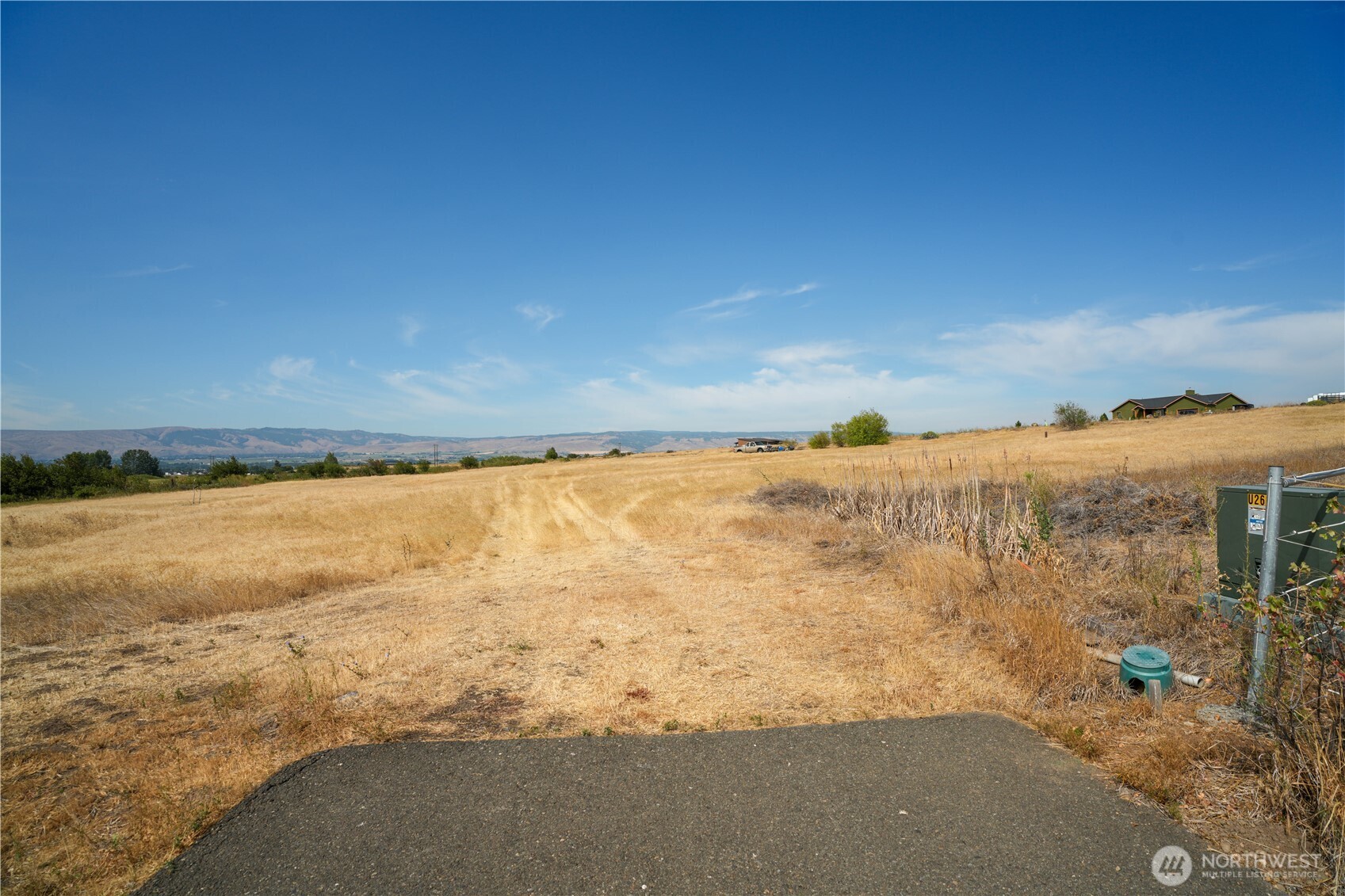 1107 Saddlerock Drive Property Photo 2