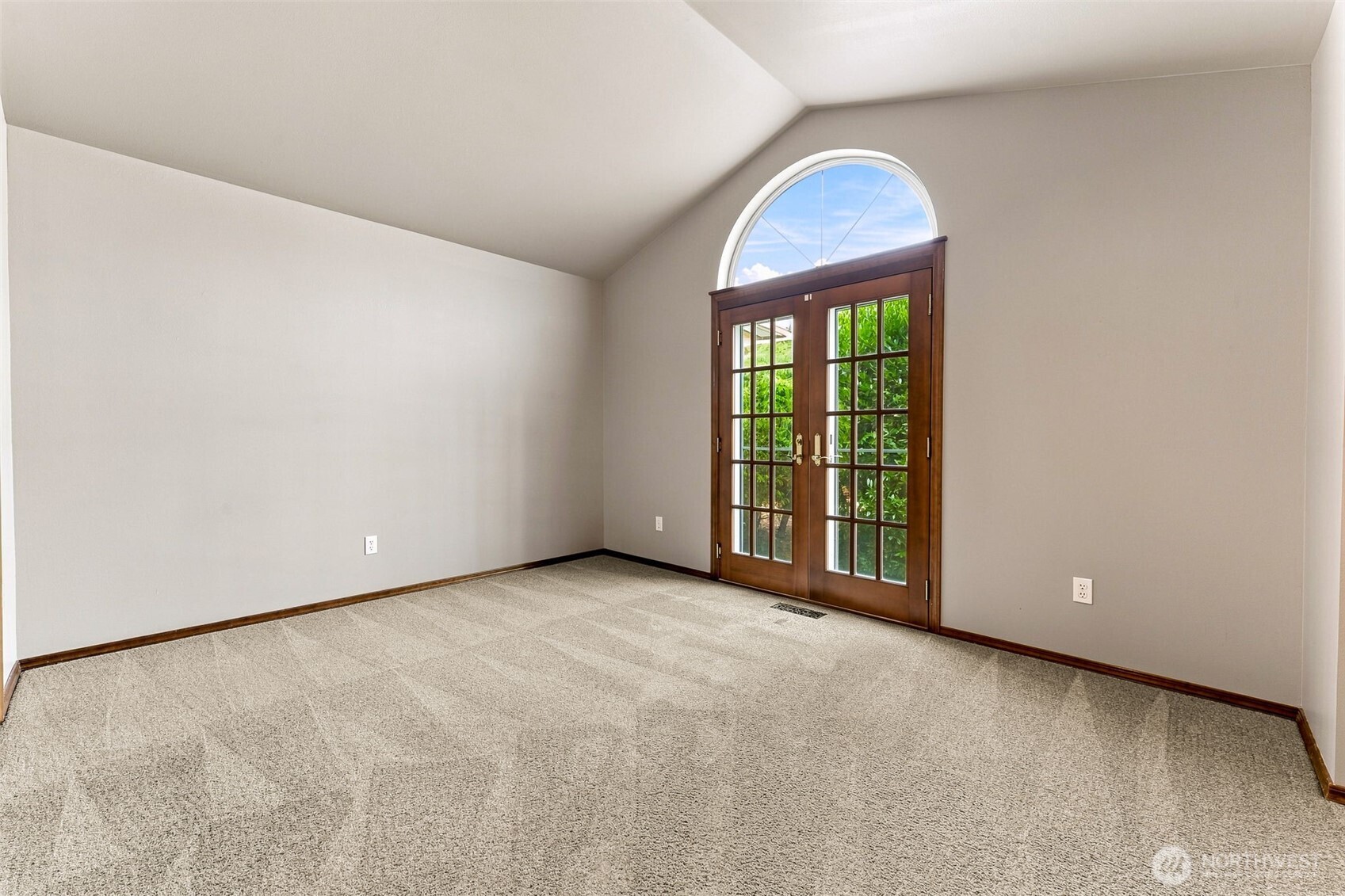 17222 92nd Avenue Property Photo 14