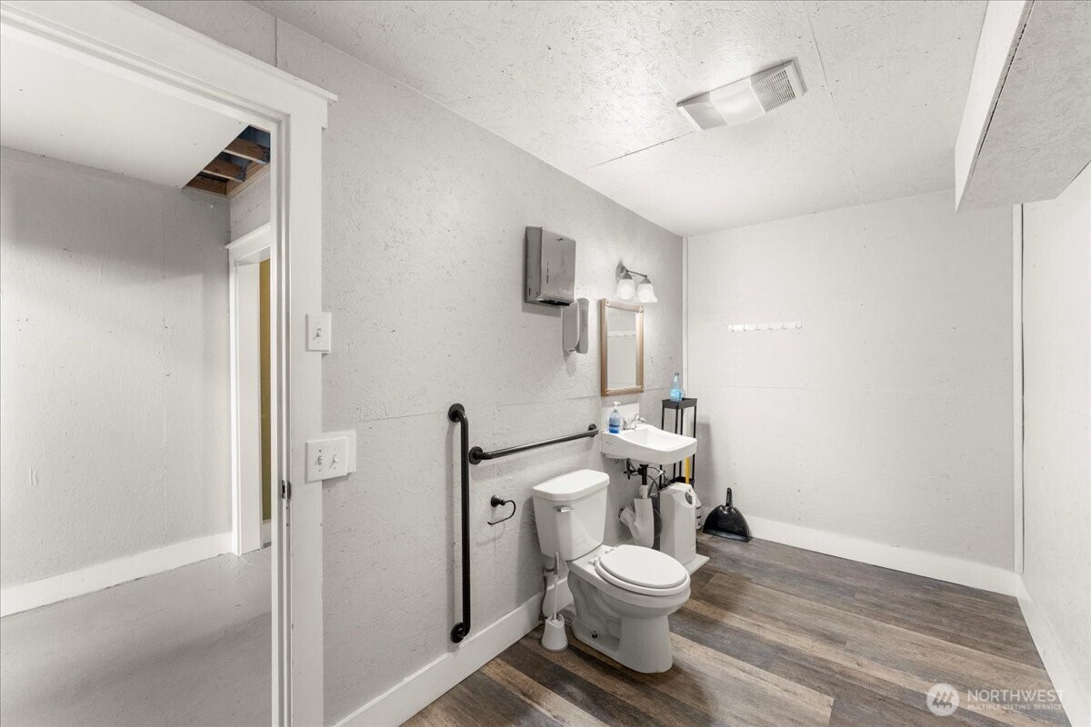 2546 State Route 101 Property Photo 7
