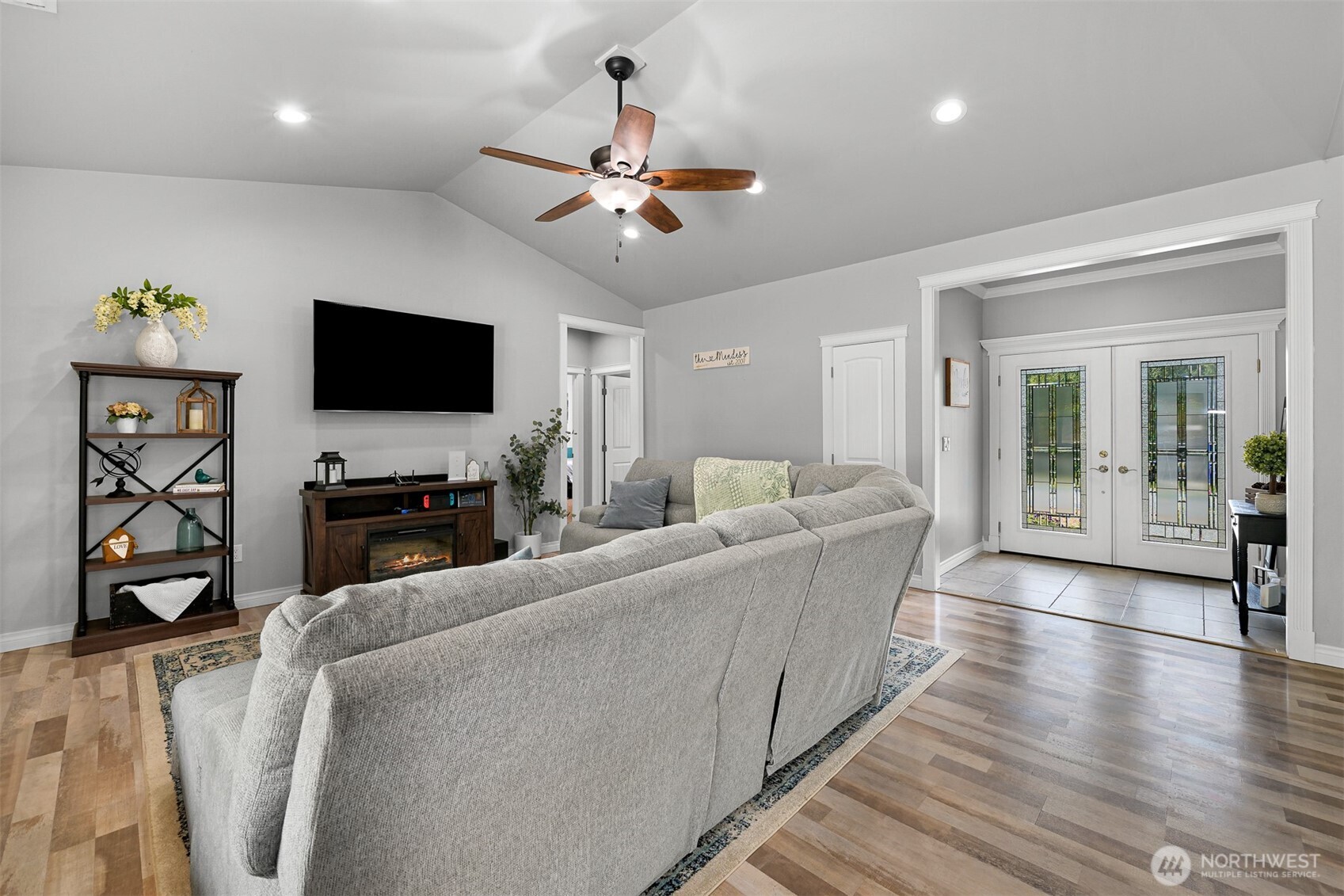 6705 Thomas Creek Drive Property Photo 8