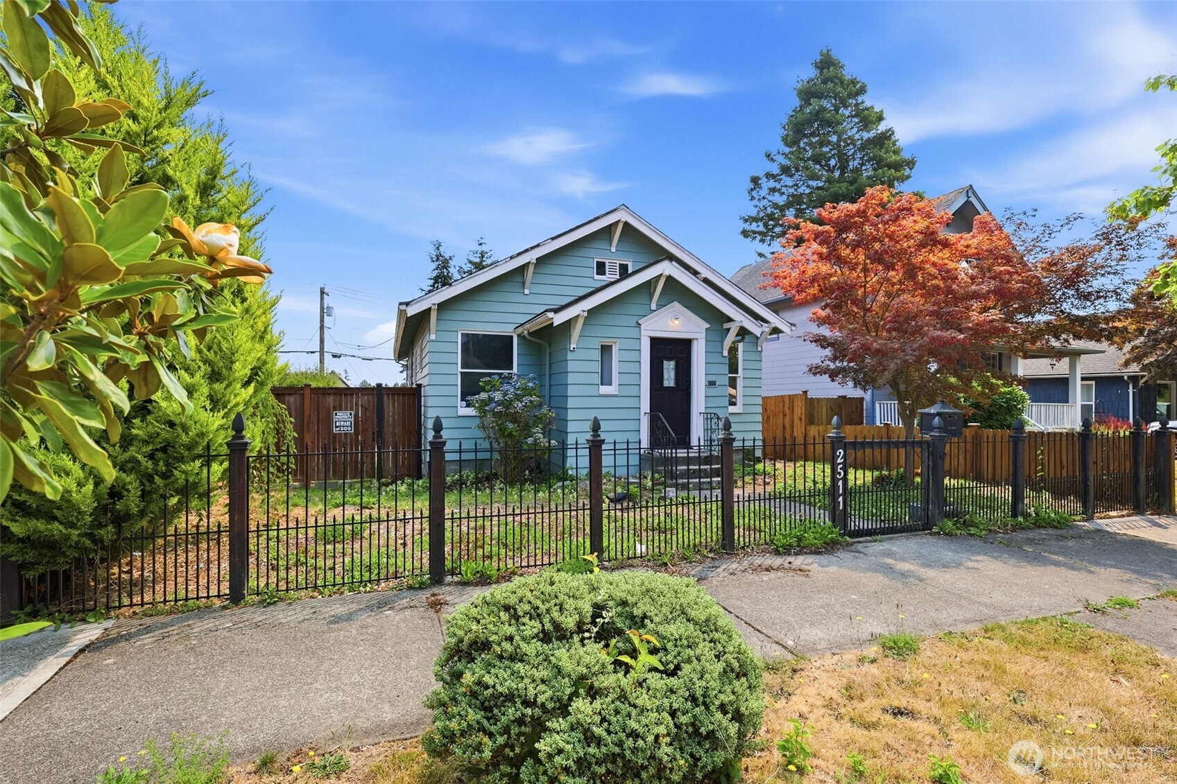 2511 Maple Street Property Photo 3