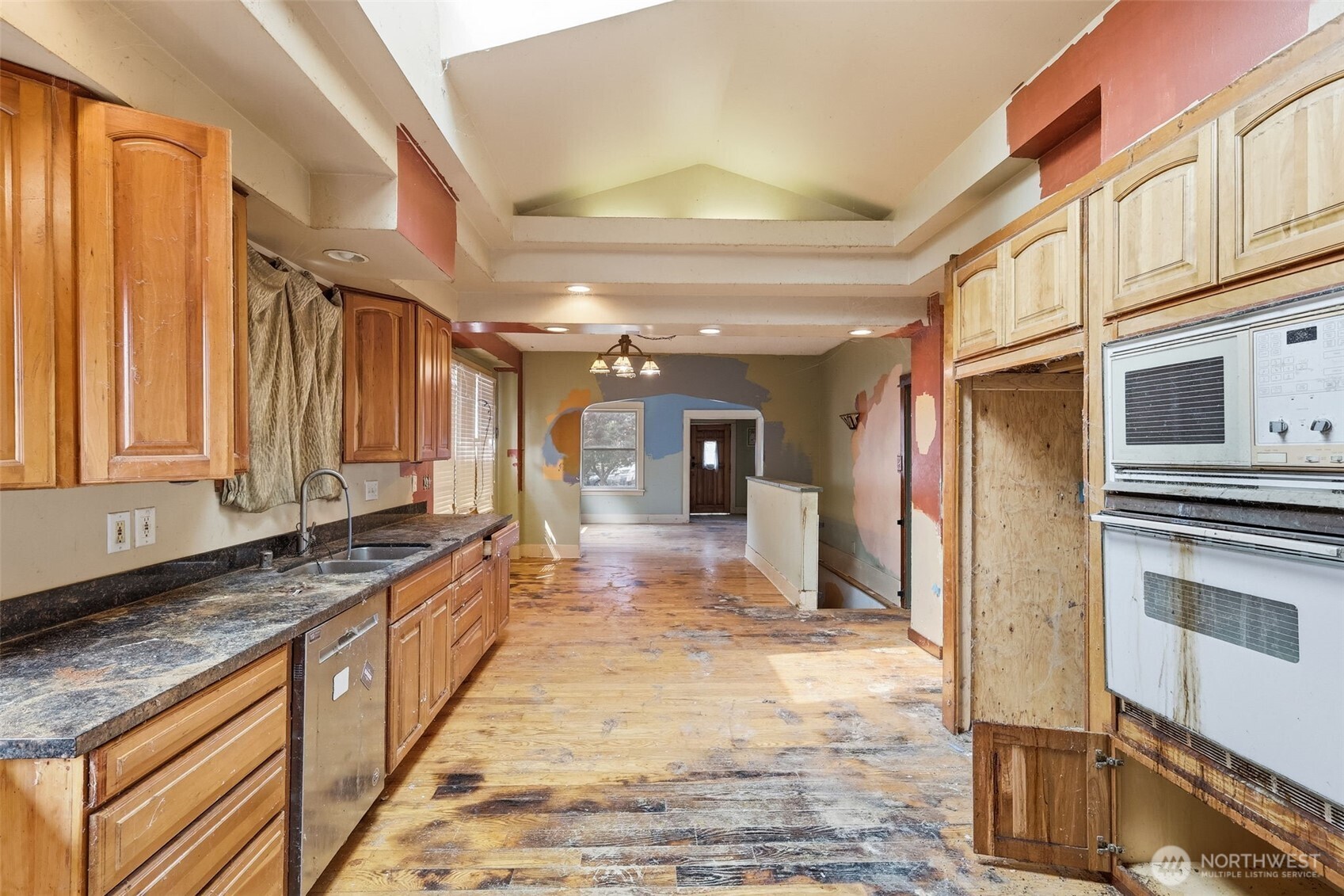 2511 Maple Street Property Photo 8