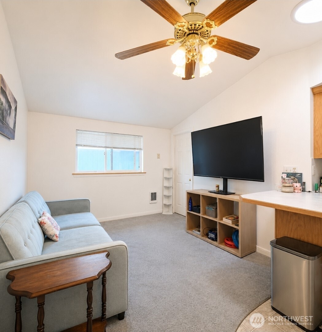 723 5th Avenue Property Photo 15