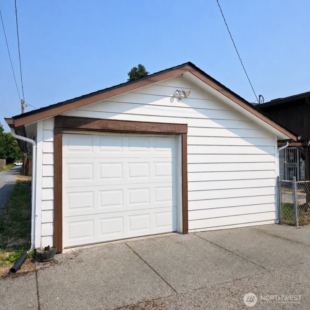 723 5th Avenue Property Photo 16