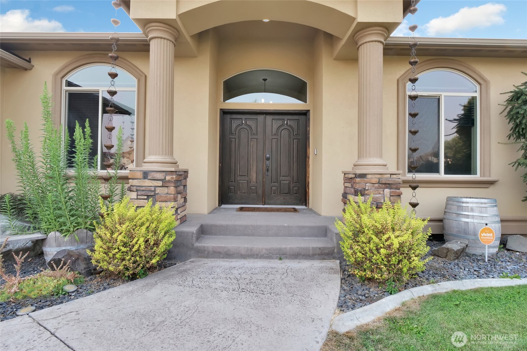 440 Dream Street Property Photo 6