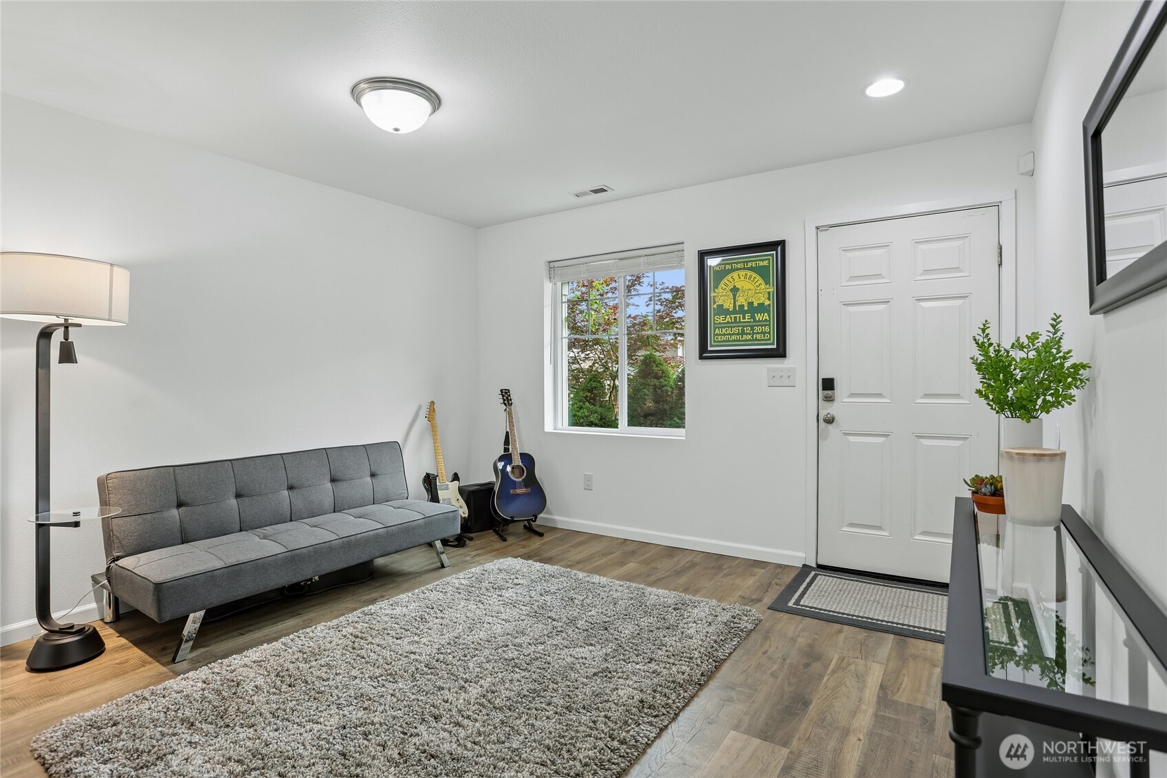 7012 18th Place Property Photo 3