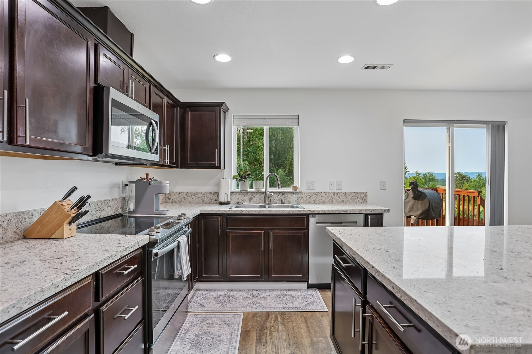 7012 18th Place Property Photo 10