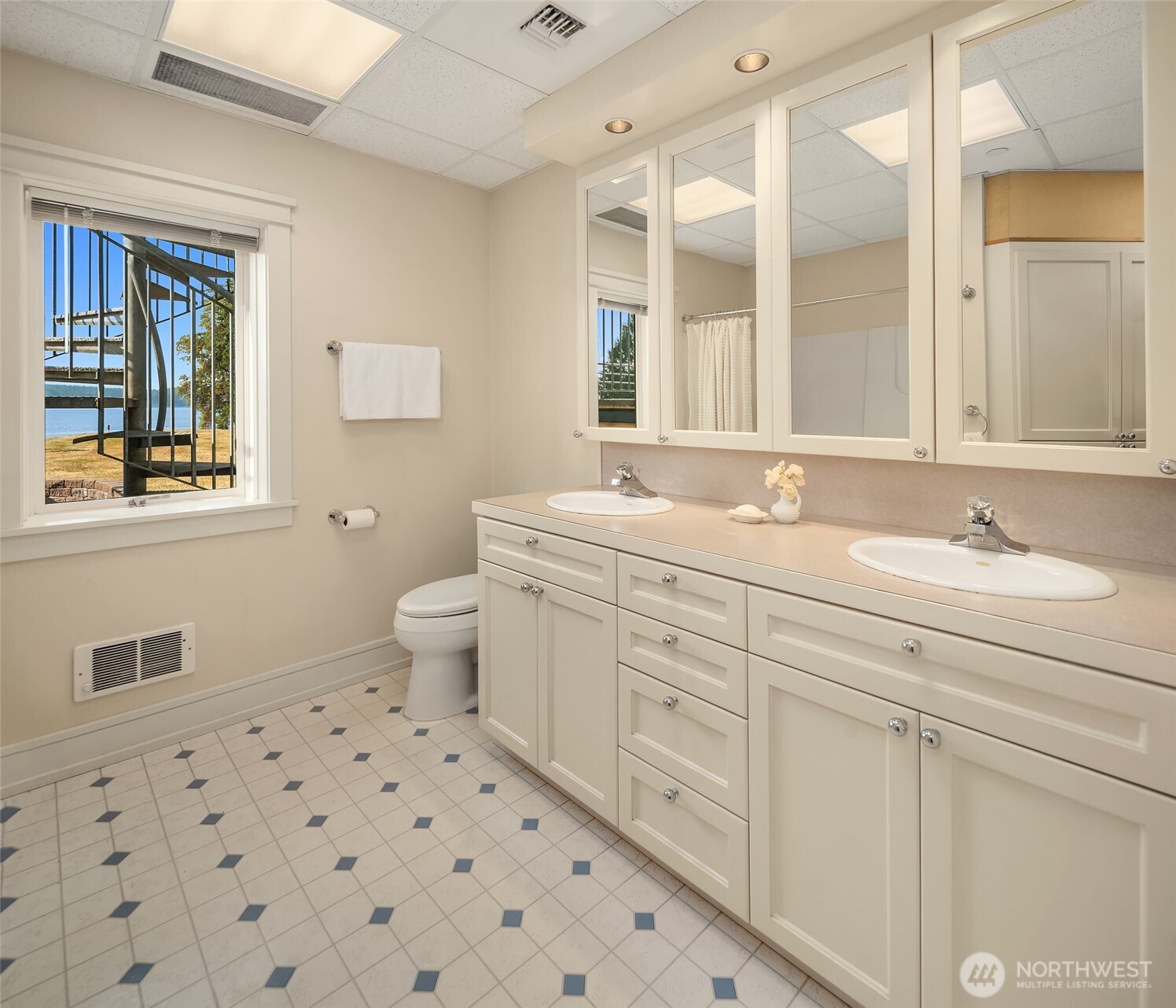 16075 Crescent Drive Property Photo 23