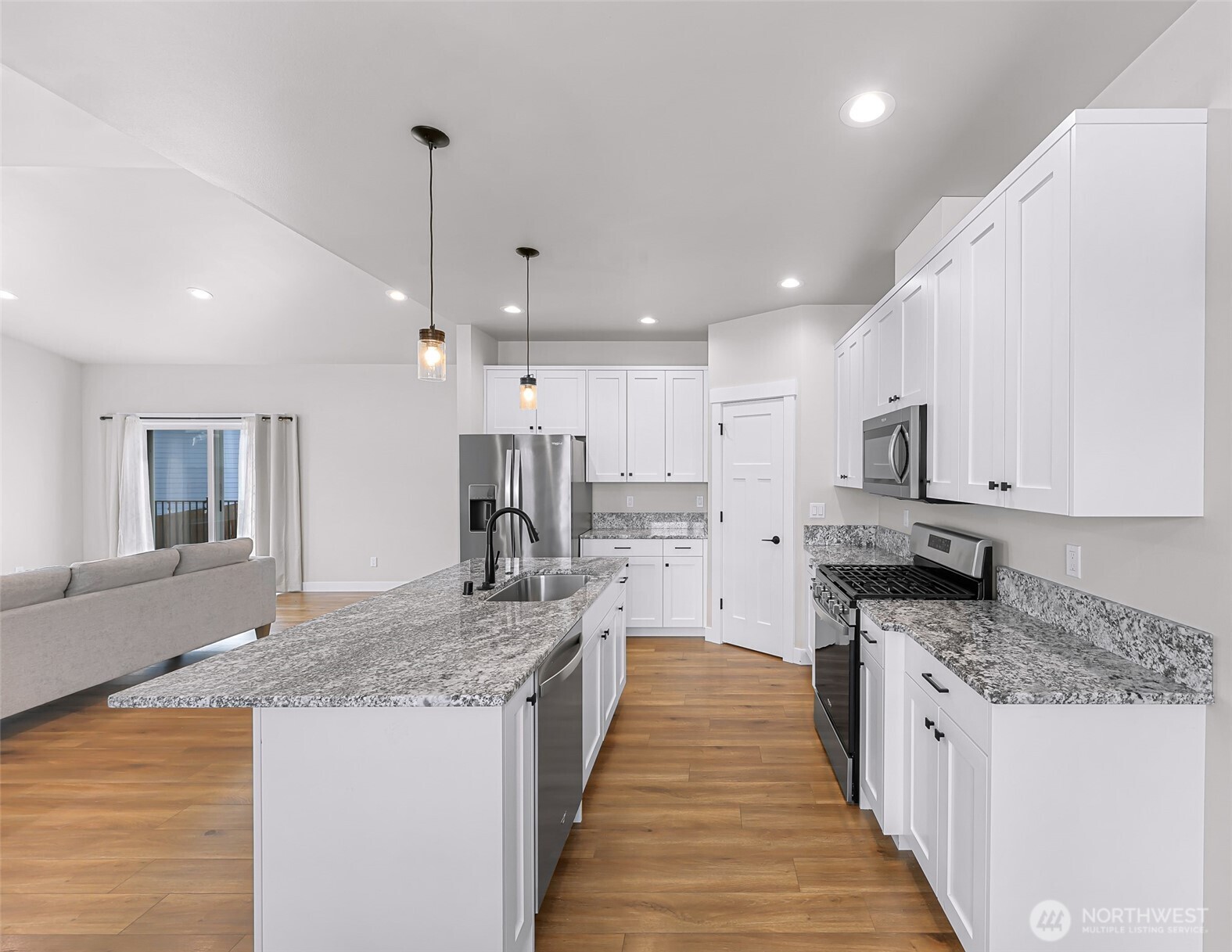 1913 Benjamin Court Property Photo 12
