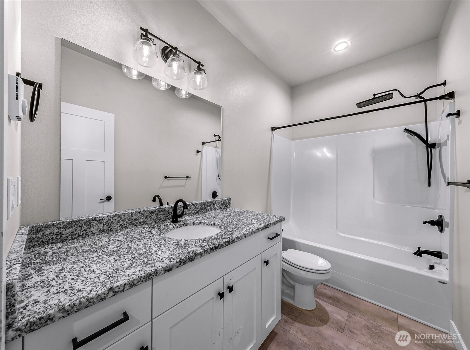 1913 Benjamin Court Property Photo 21
