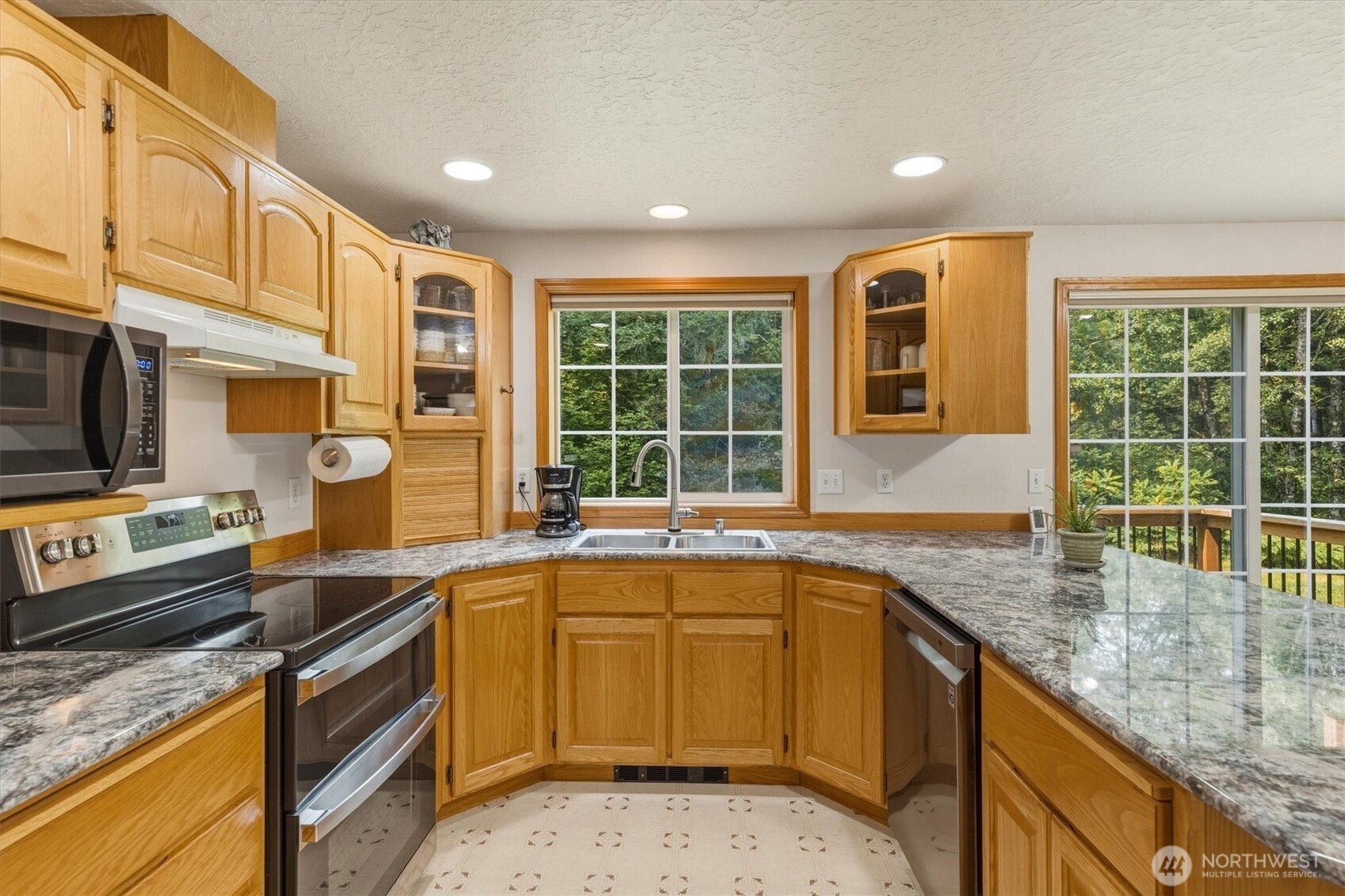 558 Spruce Creek Road Property Photo 3