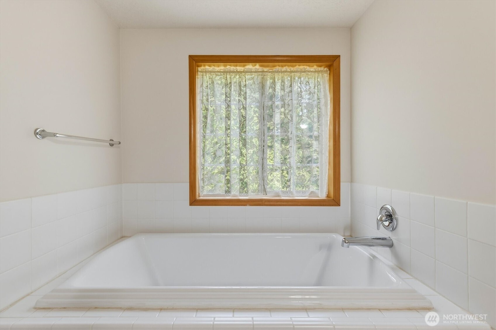 558 Spruce Creek Road Property Photo 12