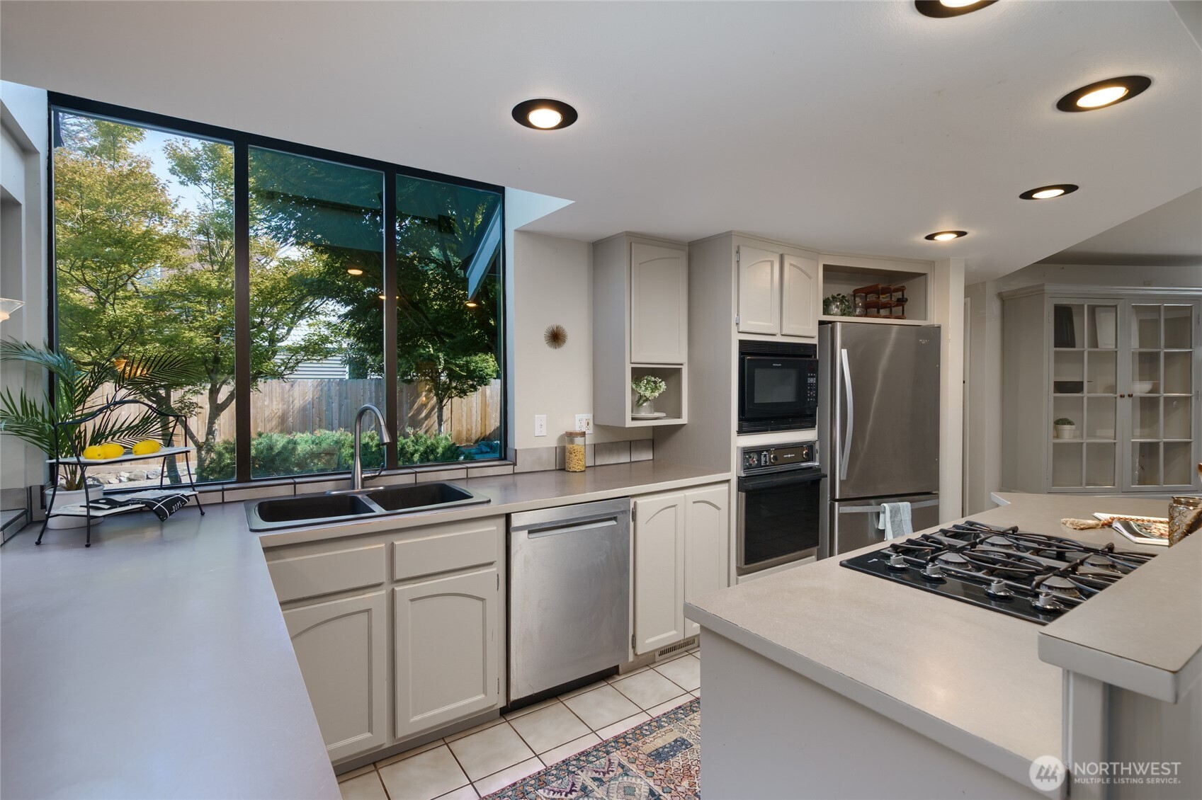 627 N Waugh Road Property Photo 4
