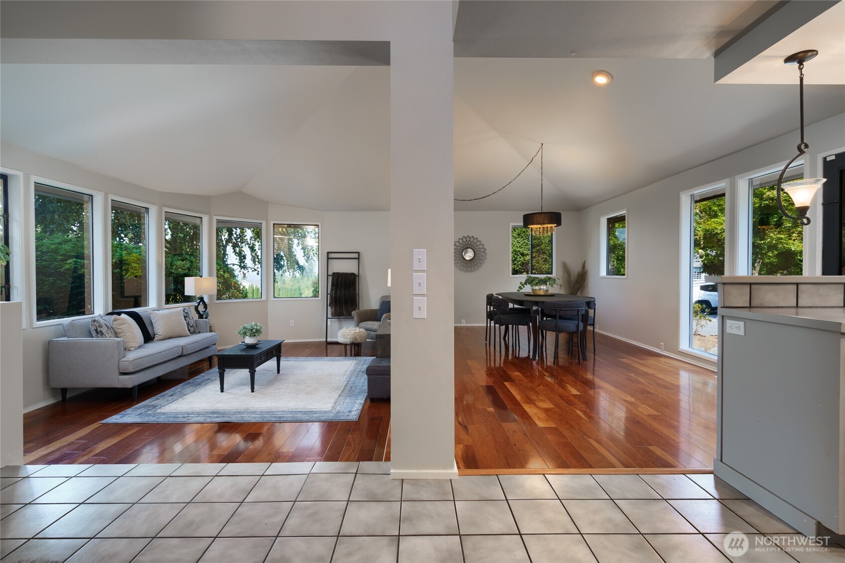 627 N Waugh Road Property Photo 6