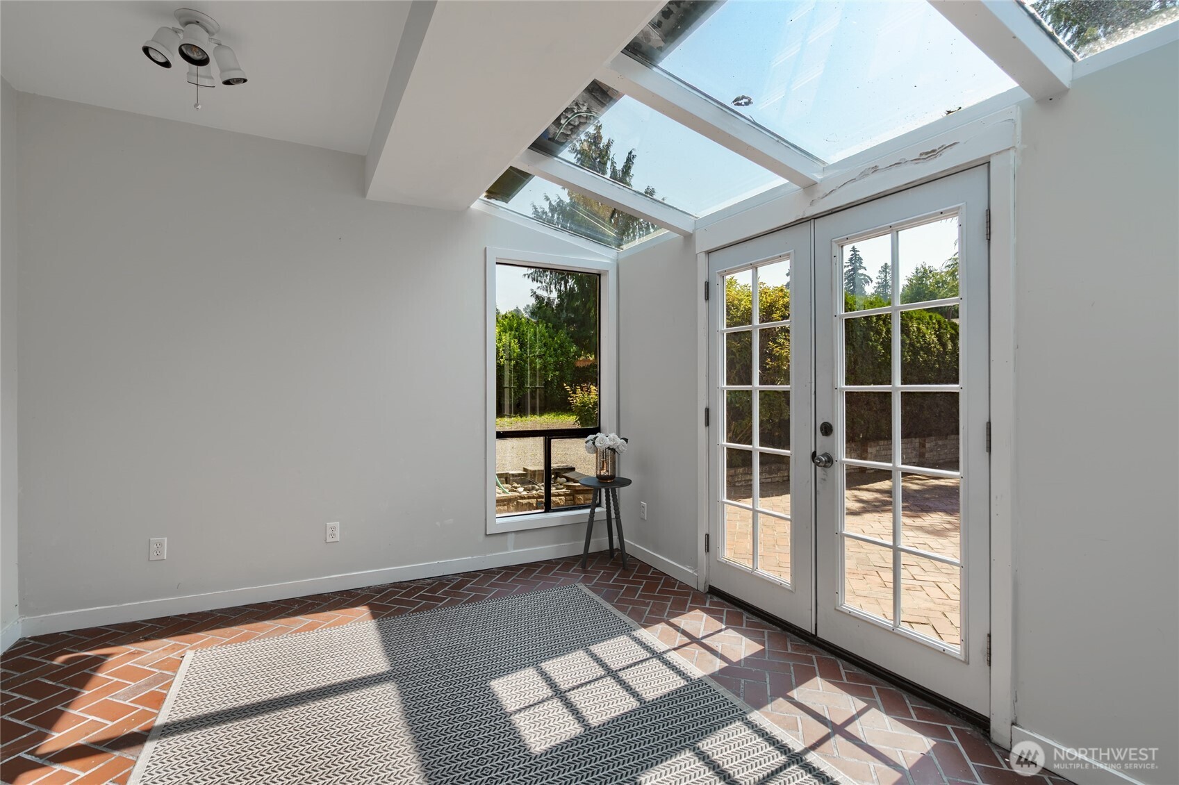 627 N Waugh Road Property Photo 14