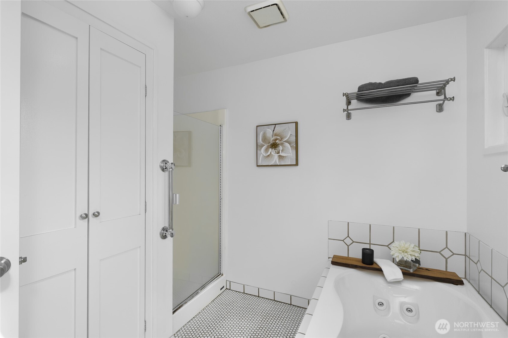 627 N Waugh Road Property Photo 23