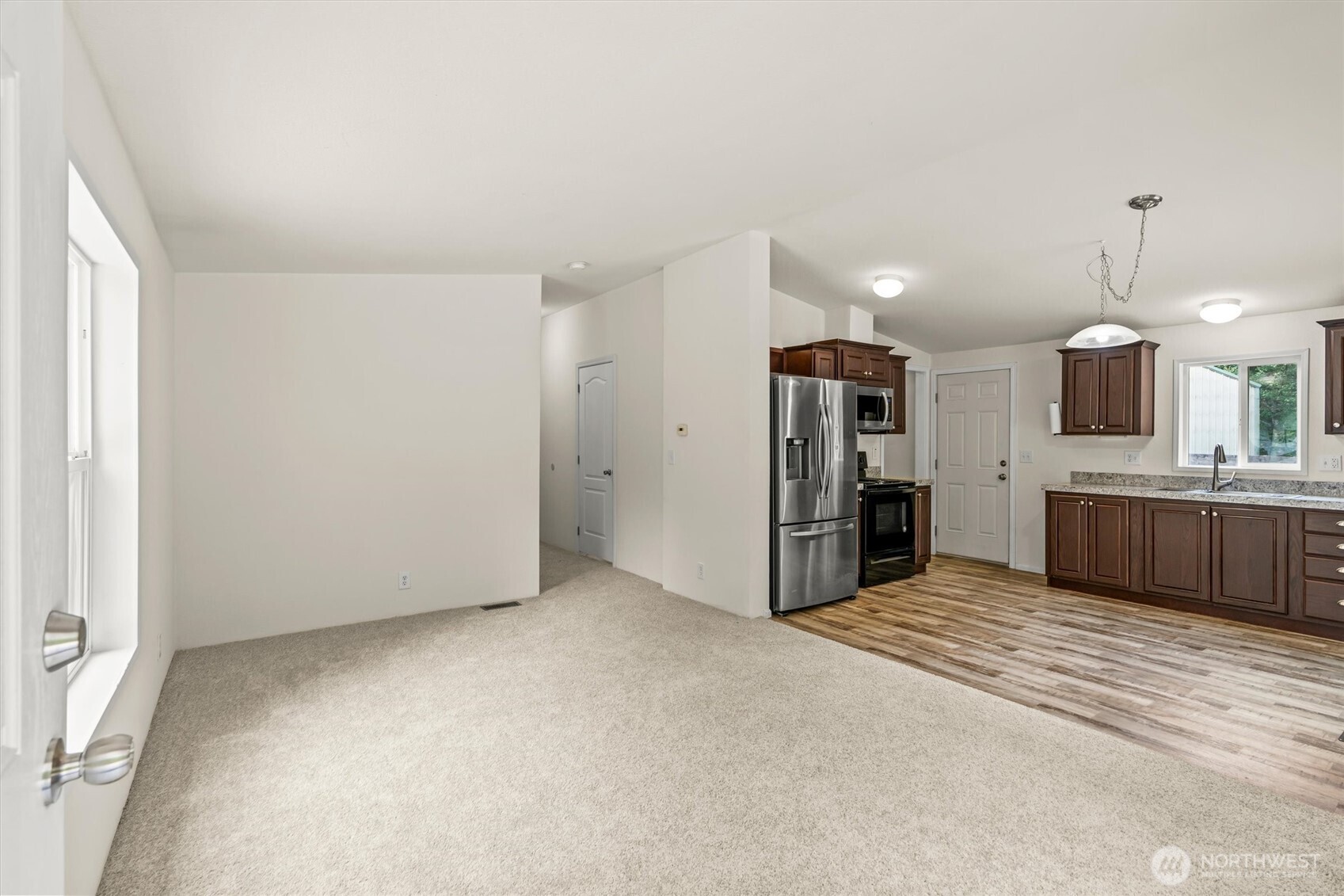 22114 S S River Drive Property Photo 4