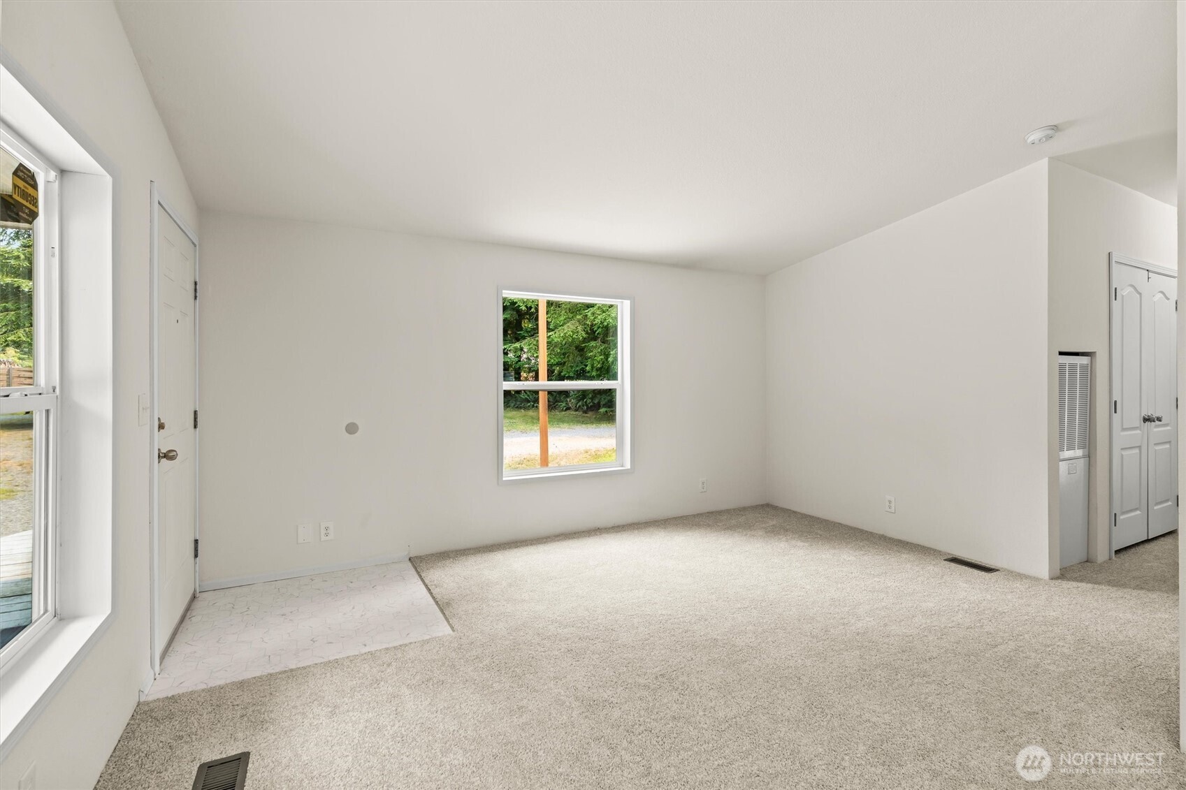 22114 S S River Drive Property Photo 5