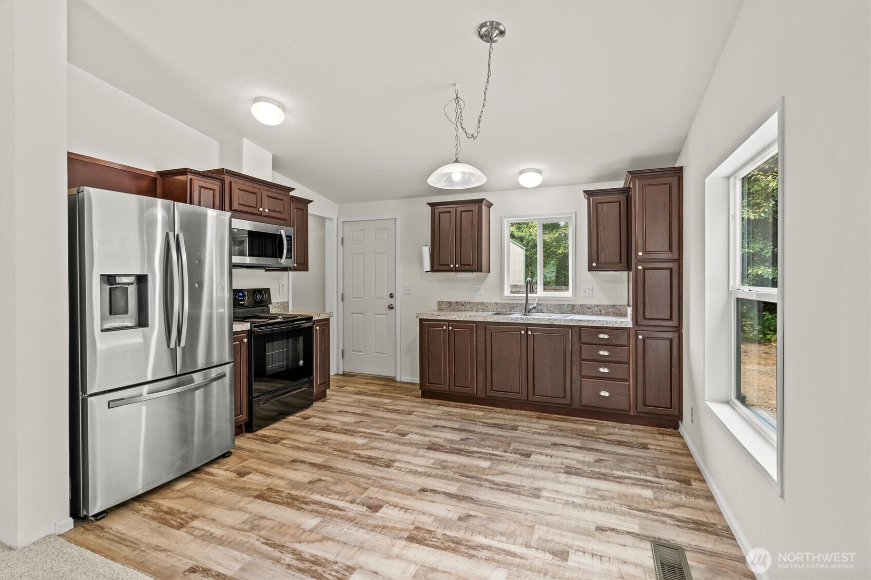 22114 S S River Drive Property Photo 6