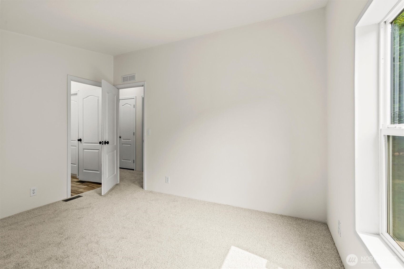 22114 S S River Drive Property Photo 9