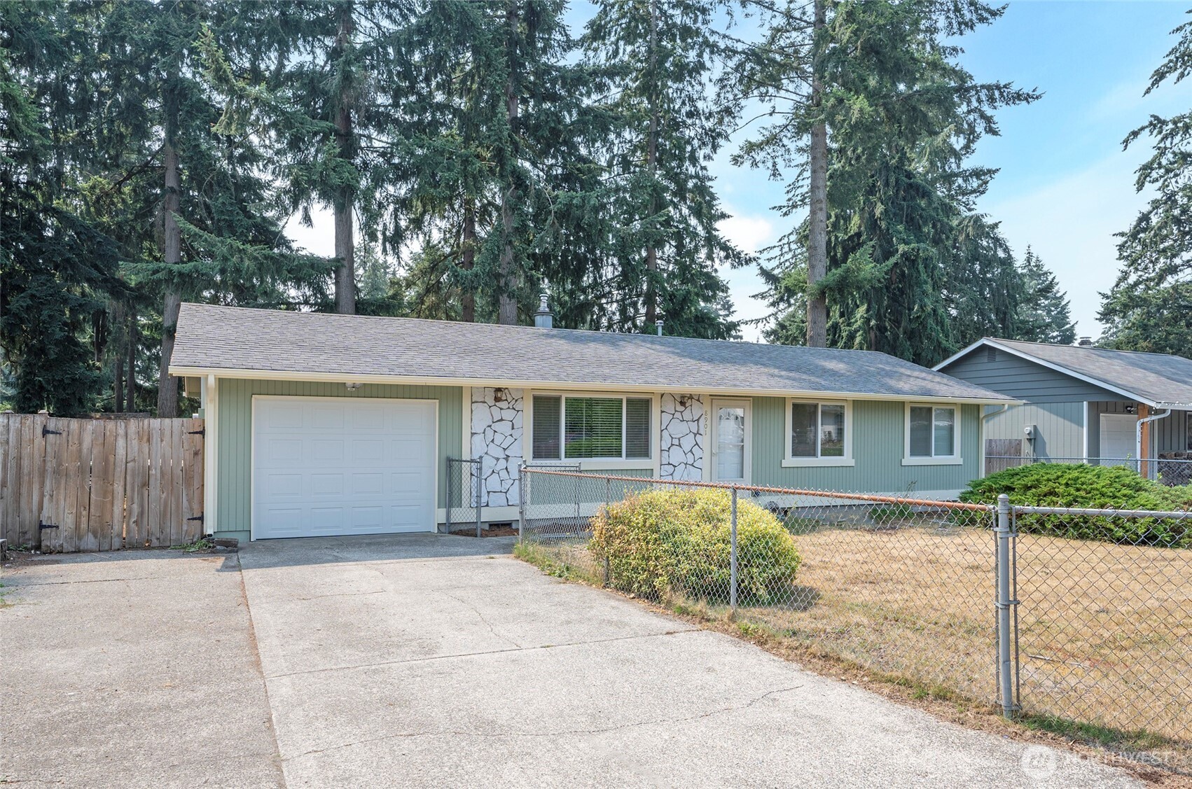 8901 Quinault Loop Property Photo 2