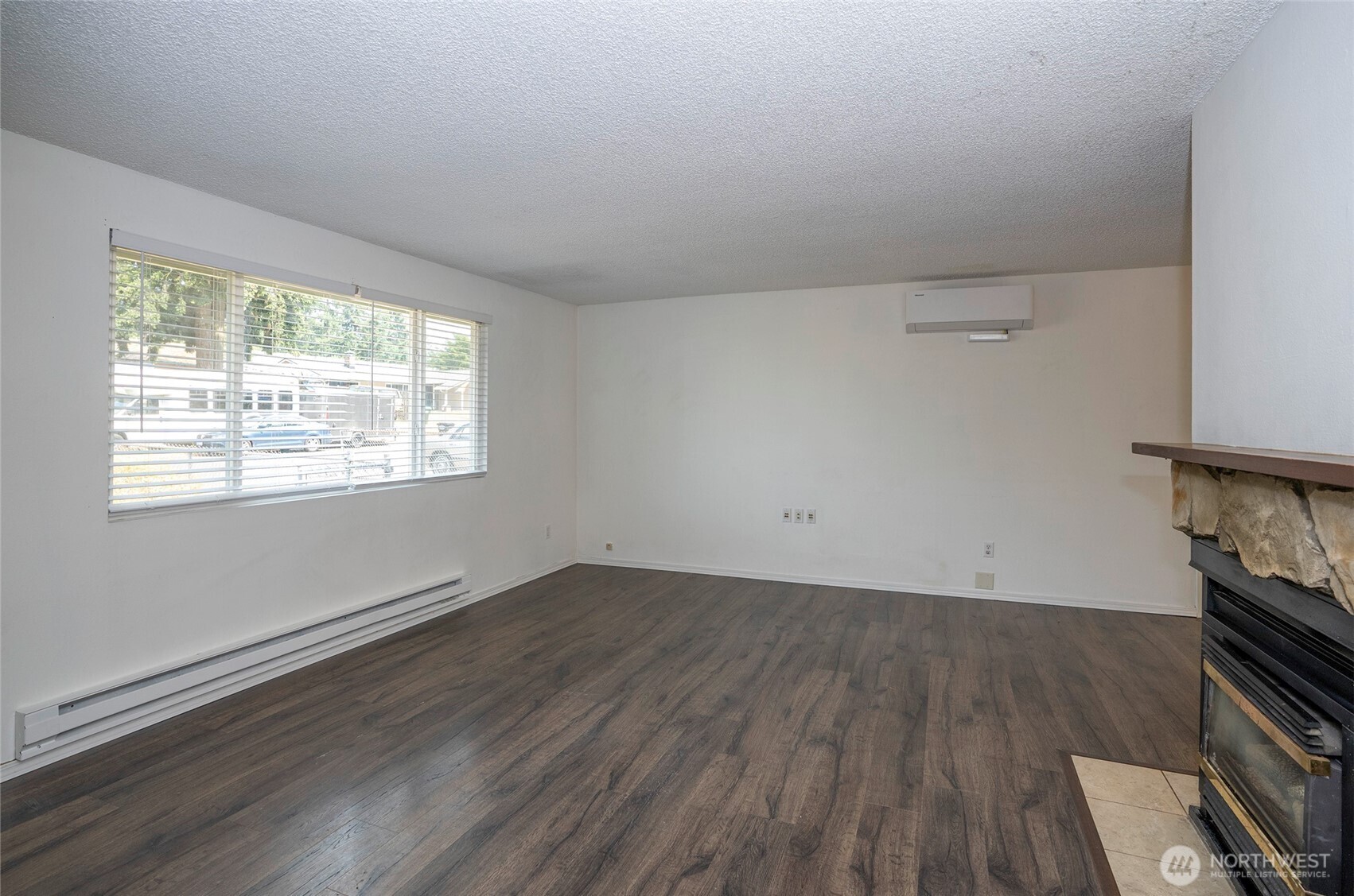 8901 Quinault Loop Property Photo 6