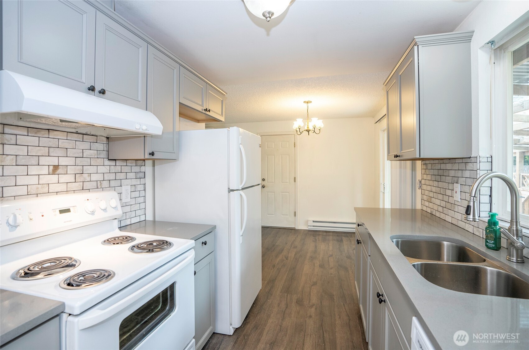 8901 Quinault Loop Property Photo 11