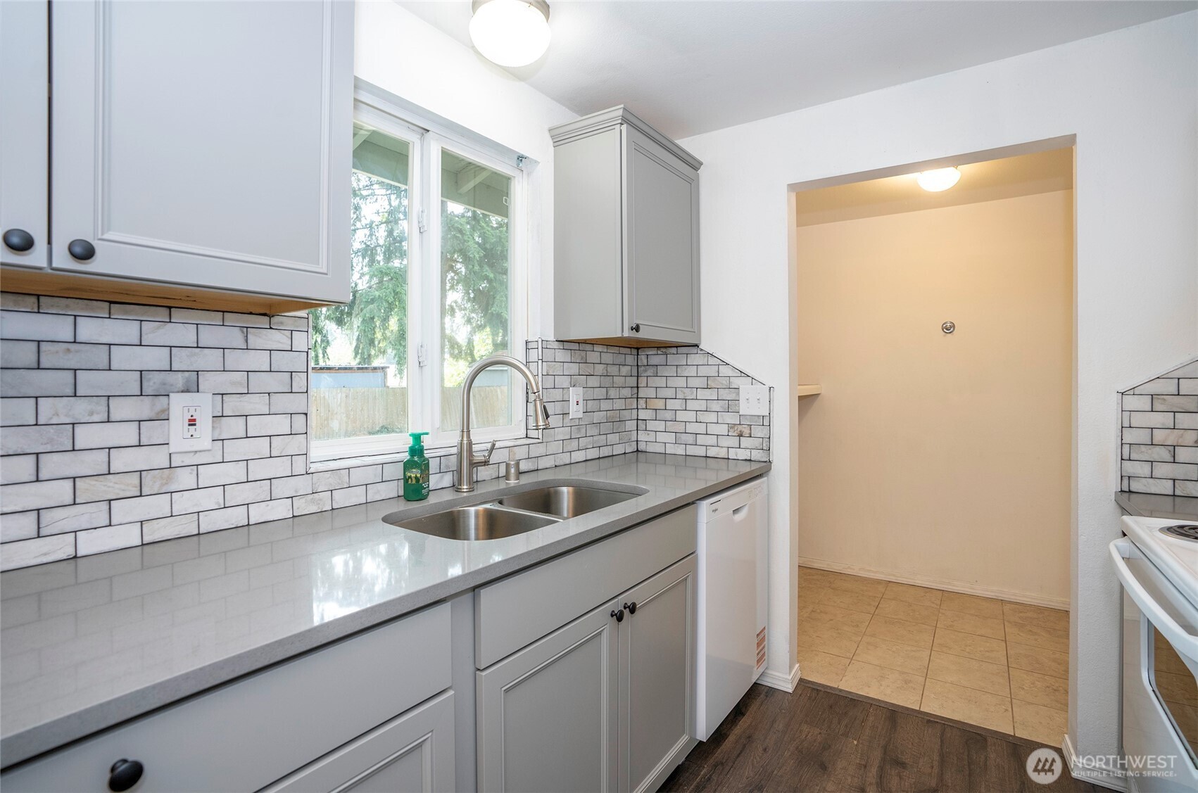 8901 Quinault Loop Property Photo 15