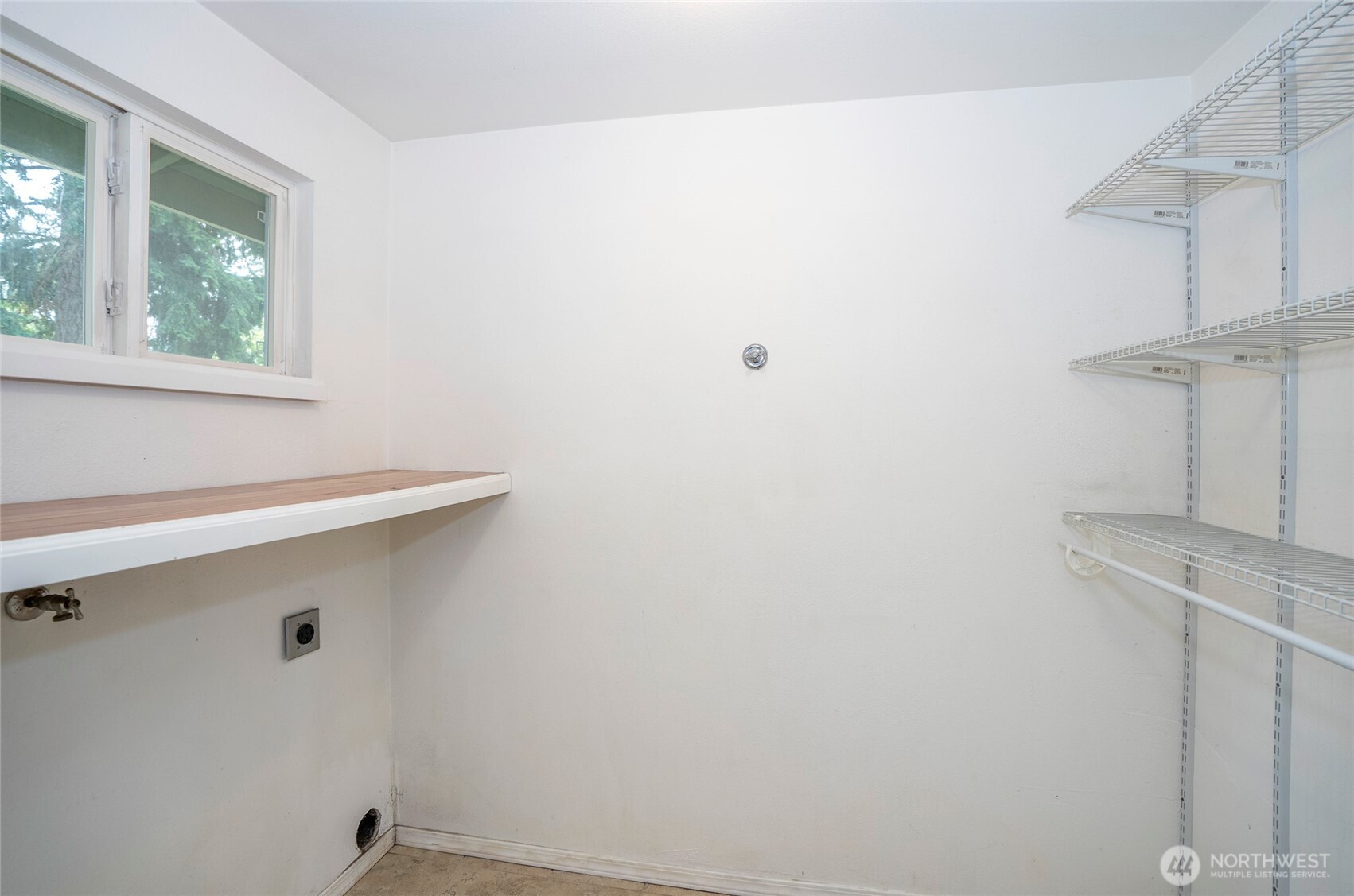 8901 Quinault Loop Property Photo 16