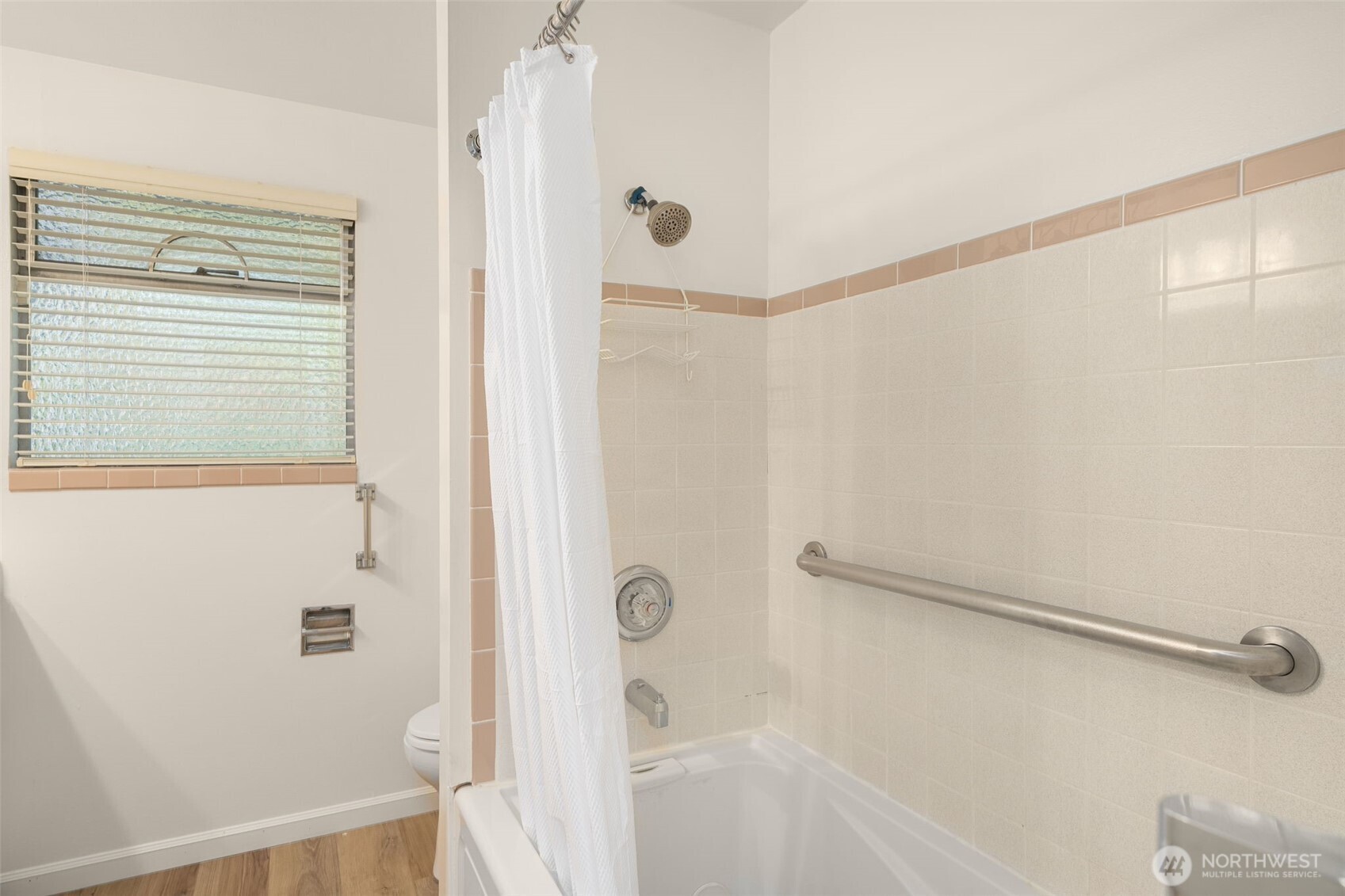 17800 3rd Avenue Property Photo 18