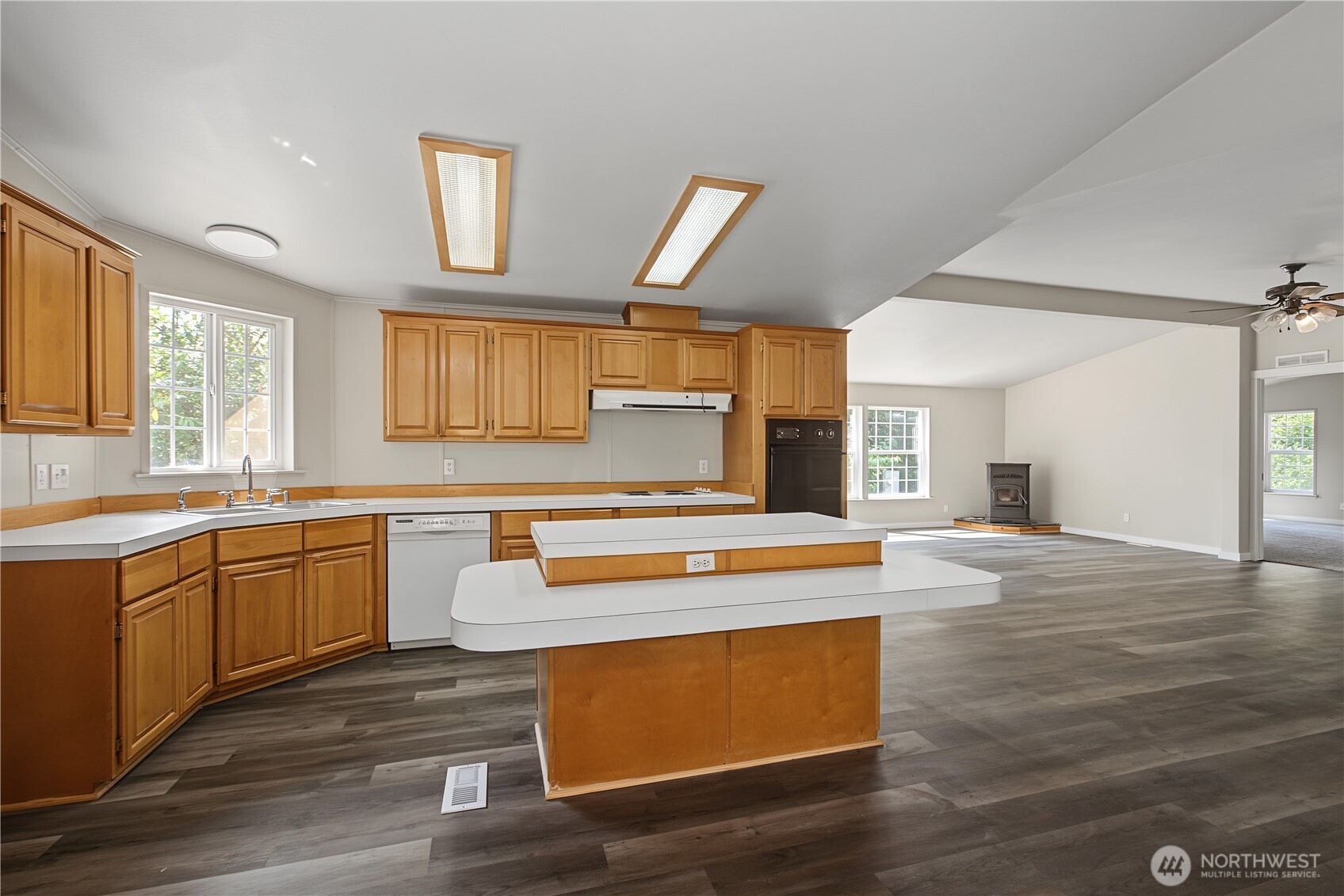 438 E Mommsen Street Property Photo 3