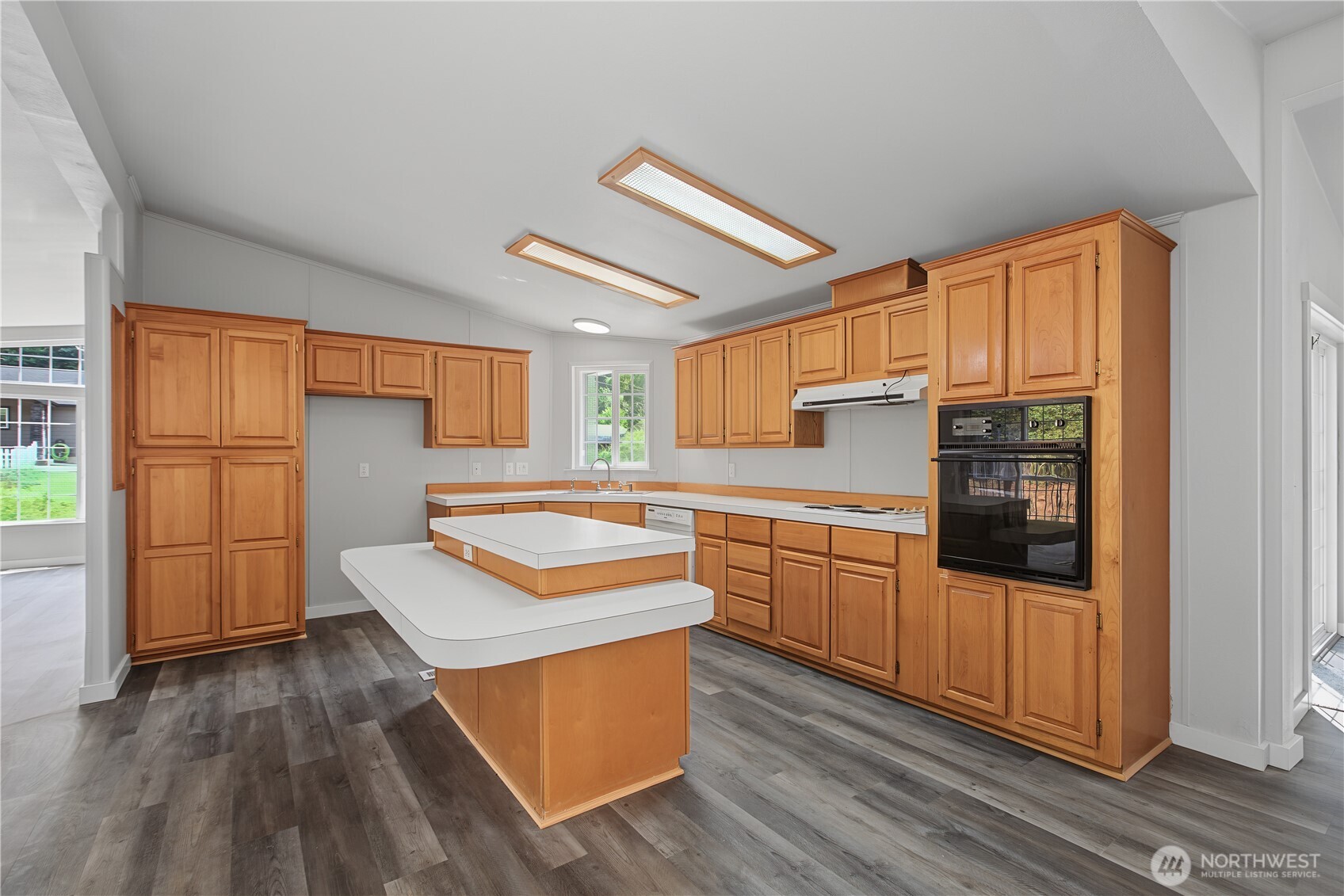 438 E Mommsen Street Property Photo 4