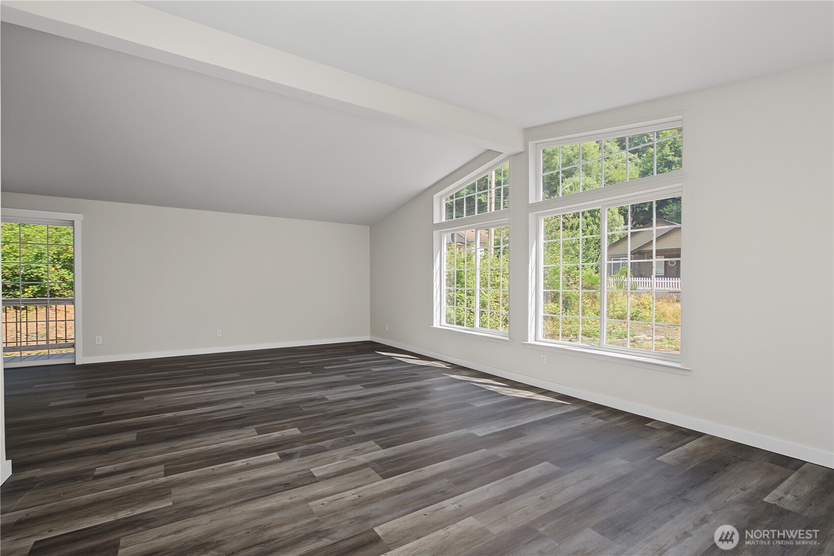 438 E Mommsen Street Property Photo 6