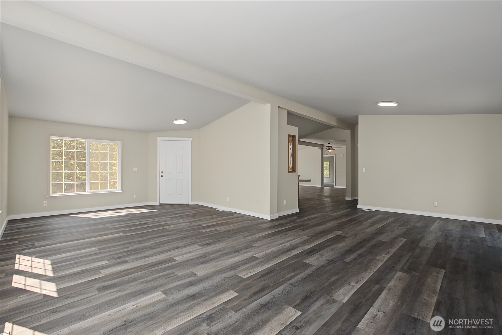 438 E Mommsen Street Property Photo 8