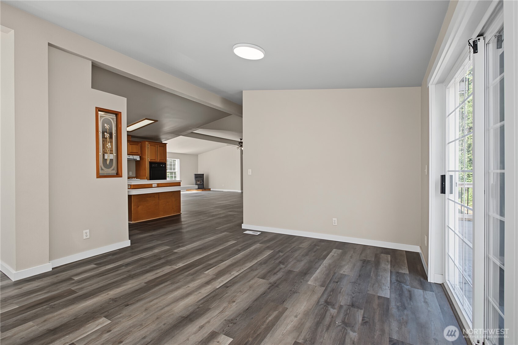 438 E Mommsen Street Property Photo 10