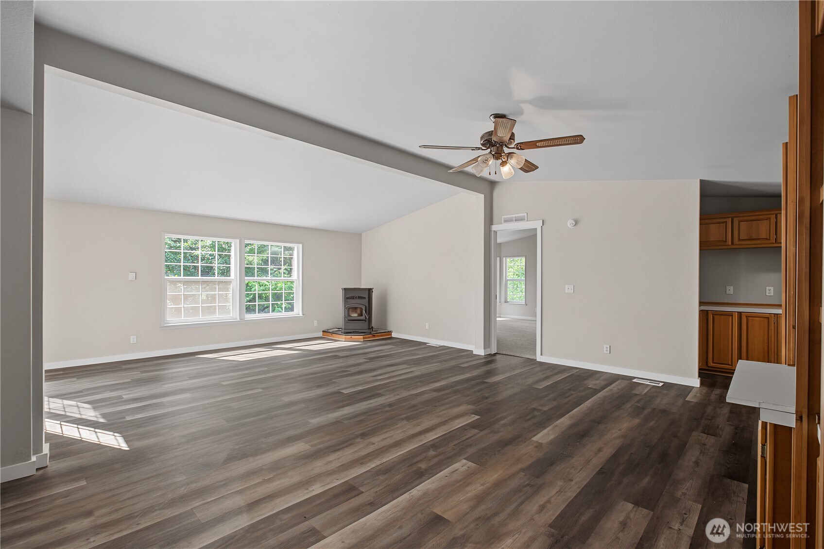 438 E Mommsen Street Property Photo 11