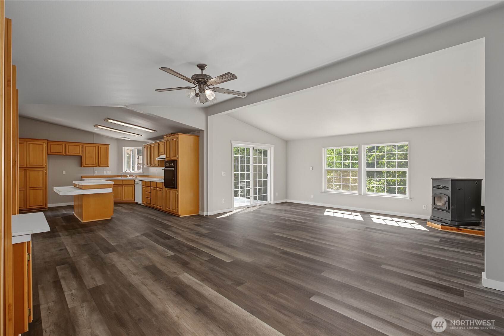 438 E Mommsen Street Property Photo 12