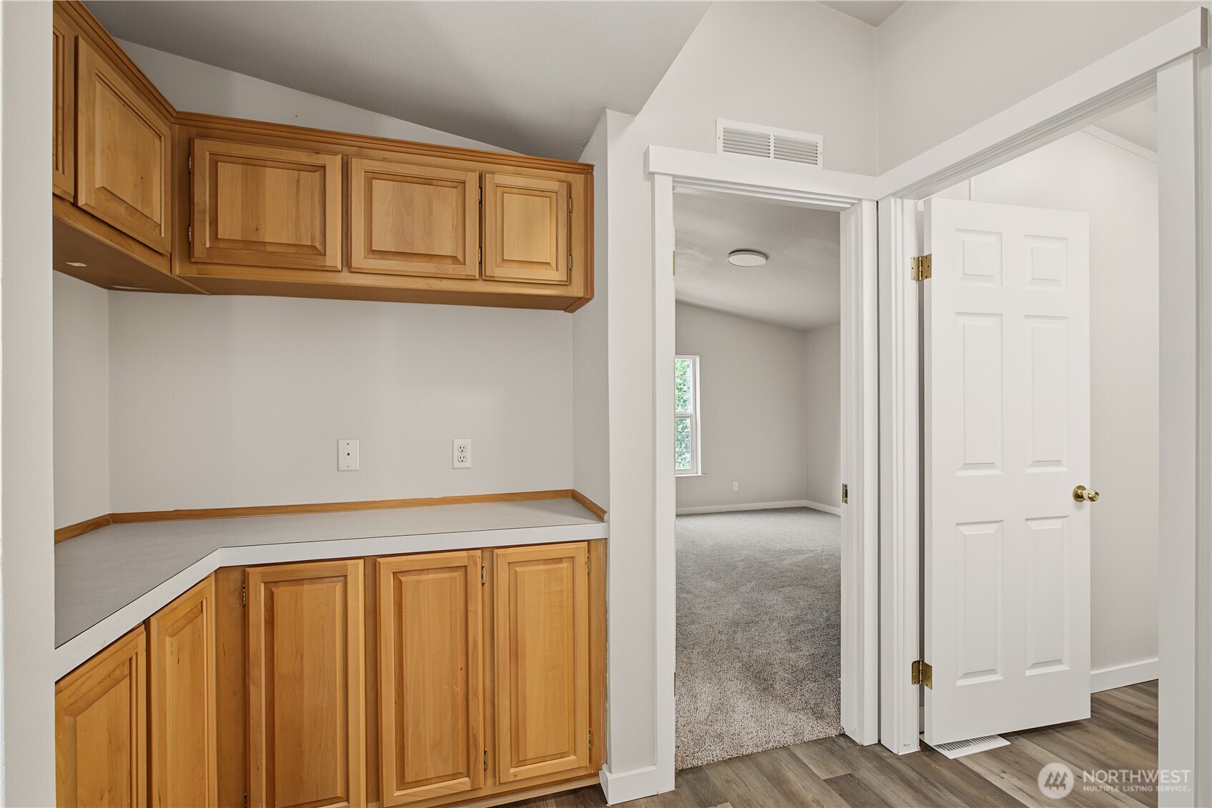 438 E Mommsen Street Property Photo 15