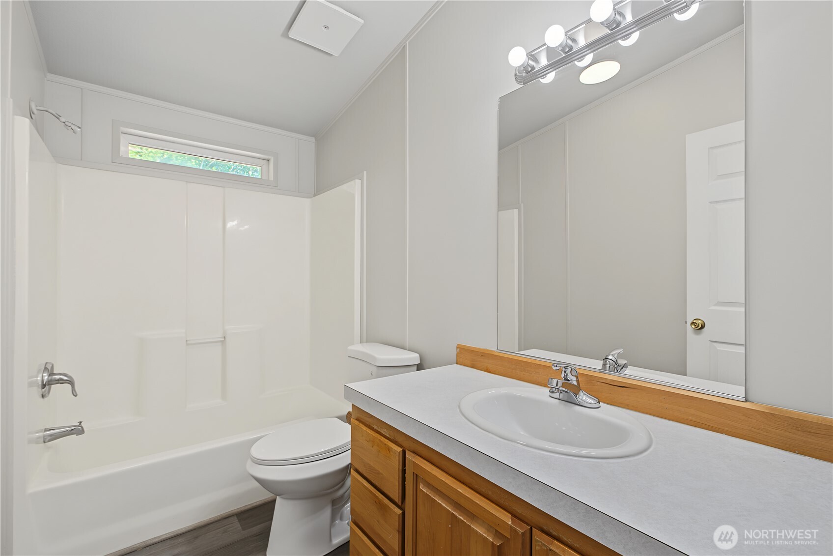 438 E Mommsen Street Property Photo 21