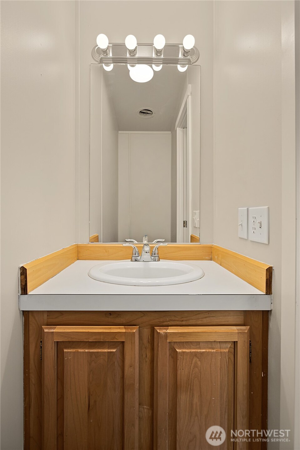 438 E Mommsen Street Property Photo 26