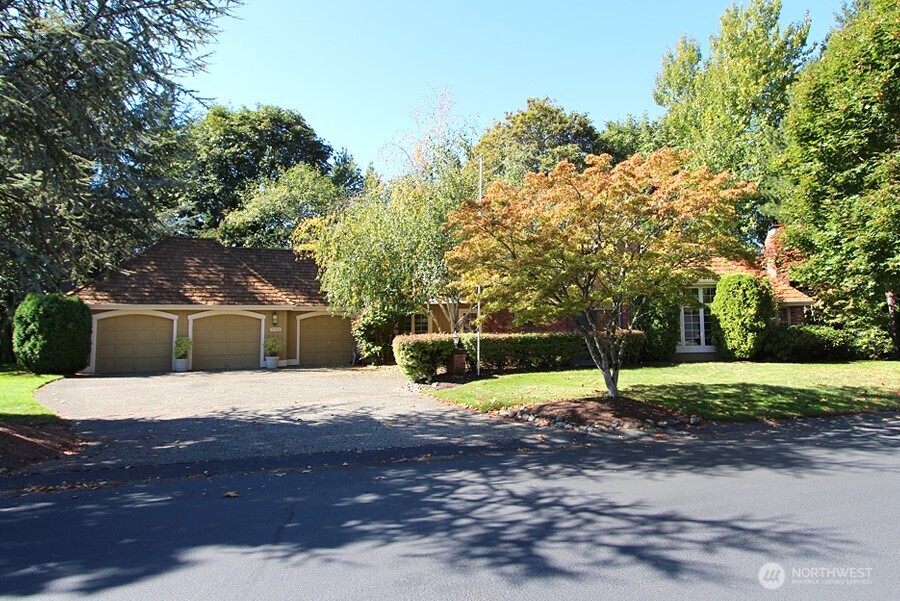 7795 80th Place Property Photo 2