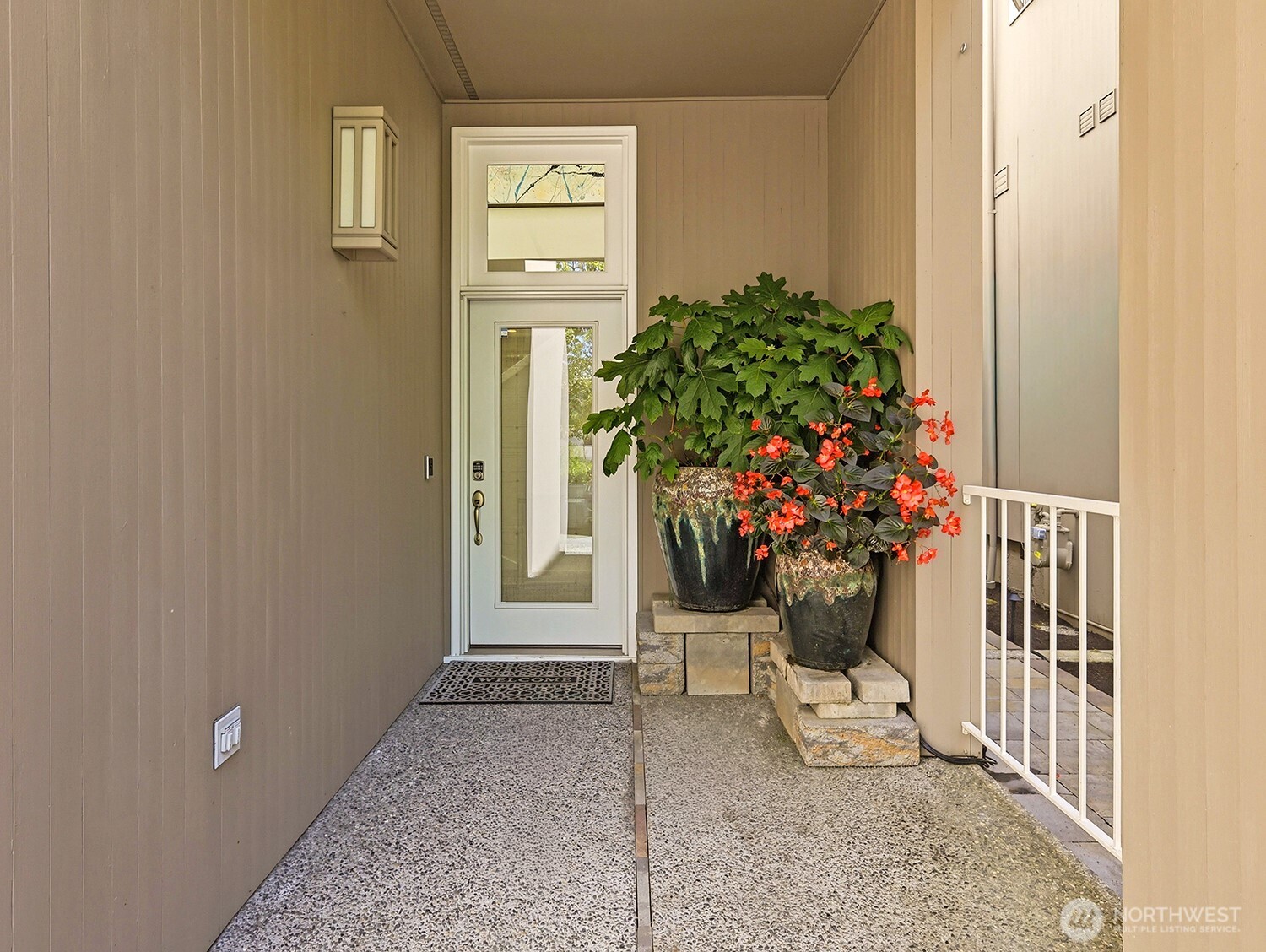 604 Bellevue Way Property Photo 4