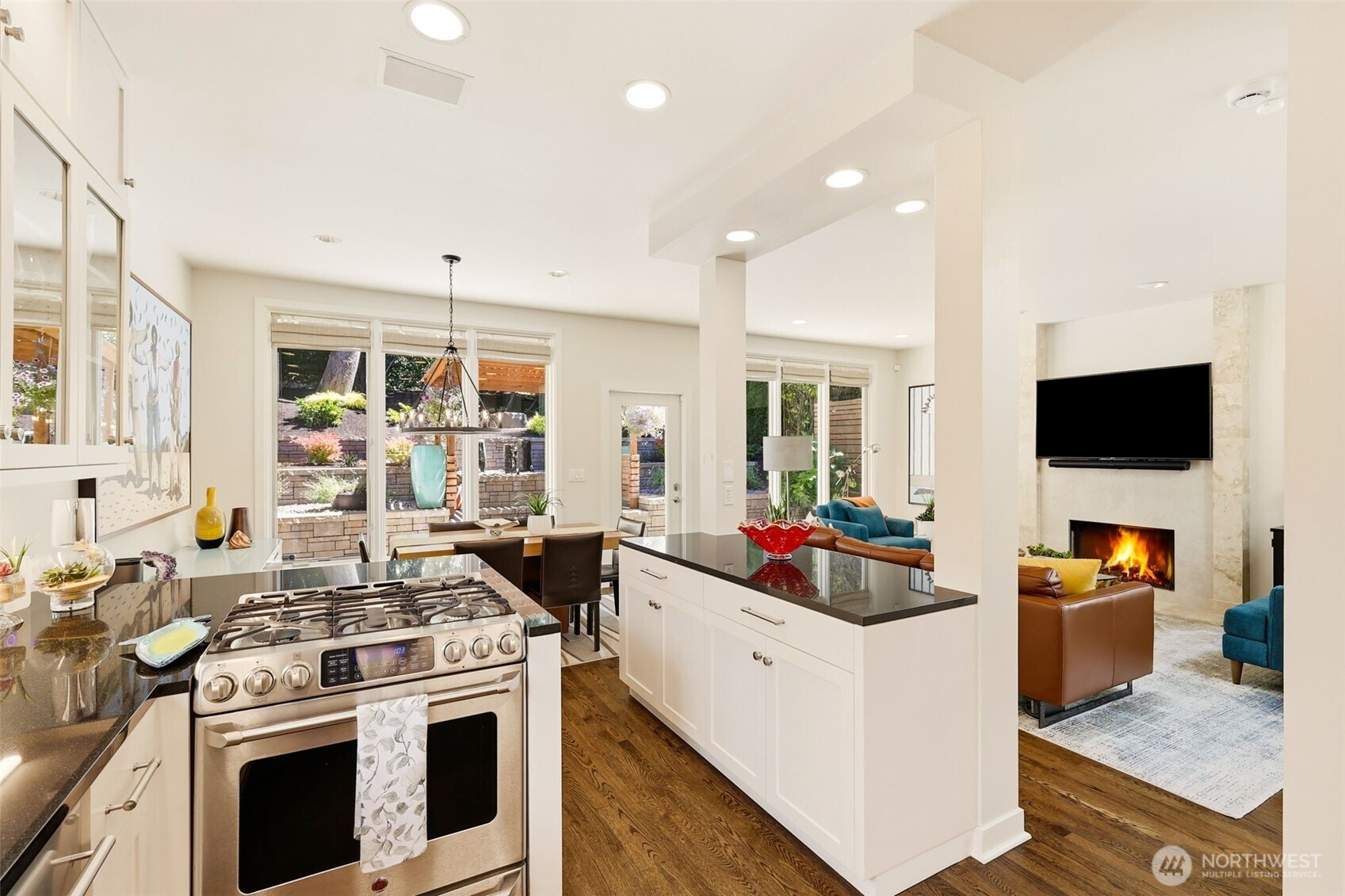 604 Bellevue Way Property Photo 10