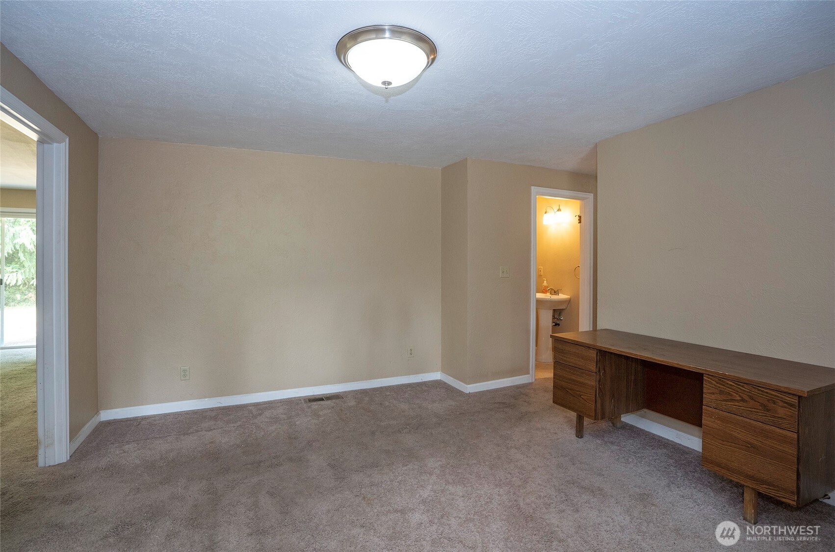 619 Cougar Street Property Photo 6
