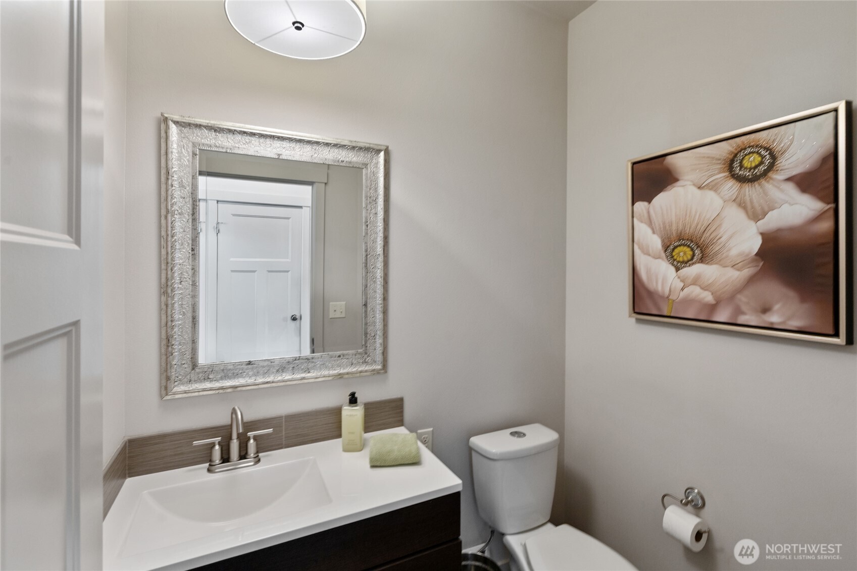 2218 N Huson Property Photo 8