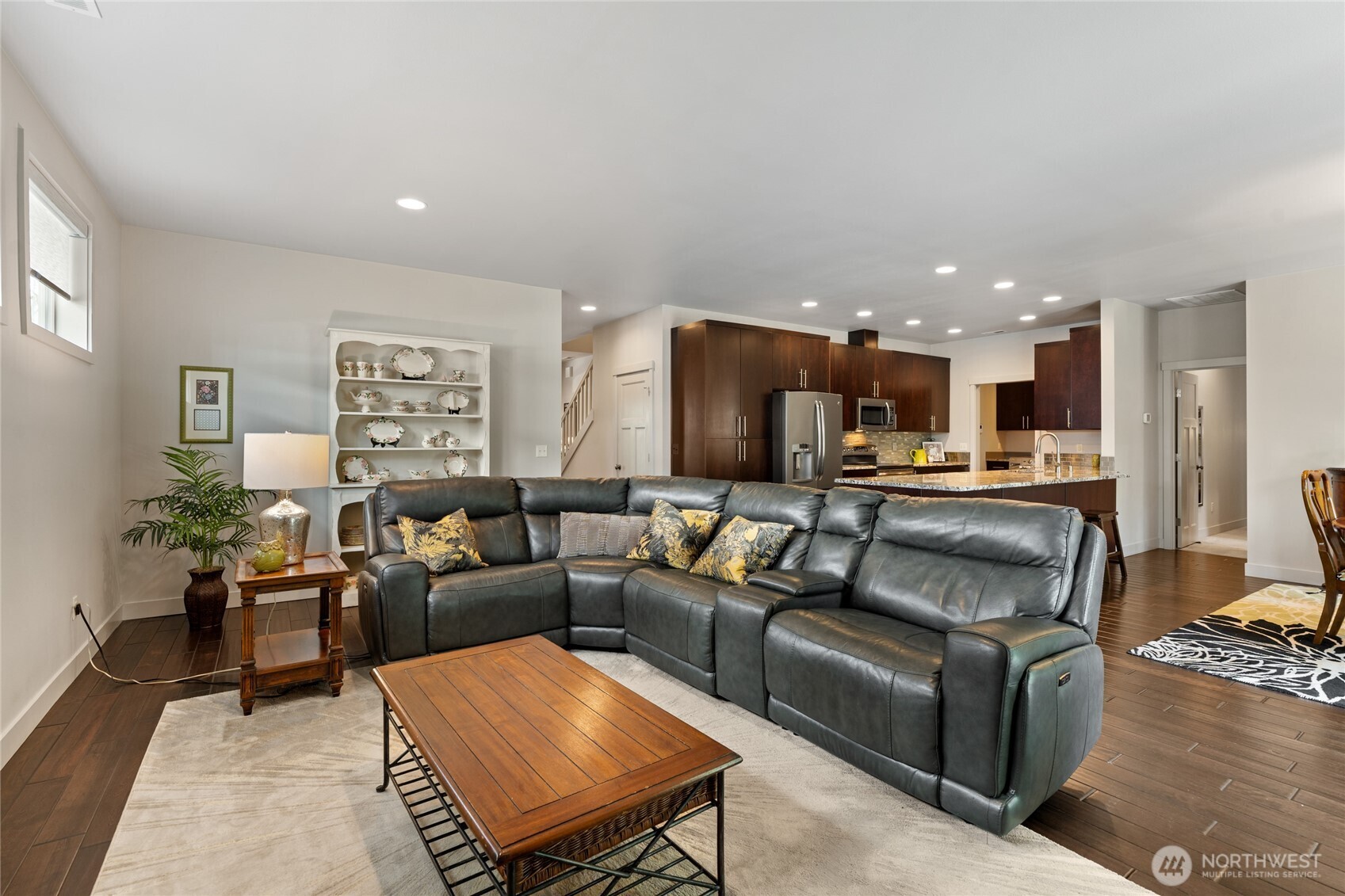 2218 N Huson Property Photo 11