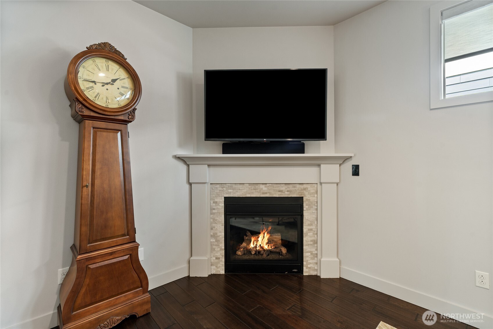 2218 N Huson Property Photo 12