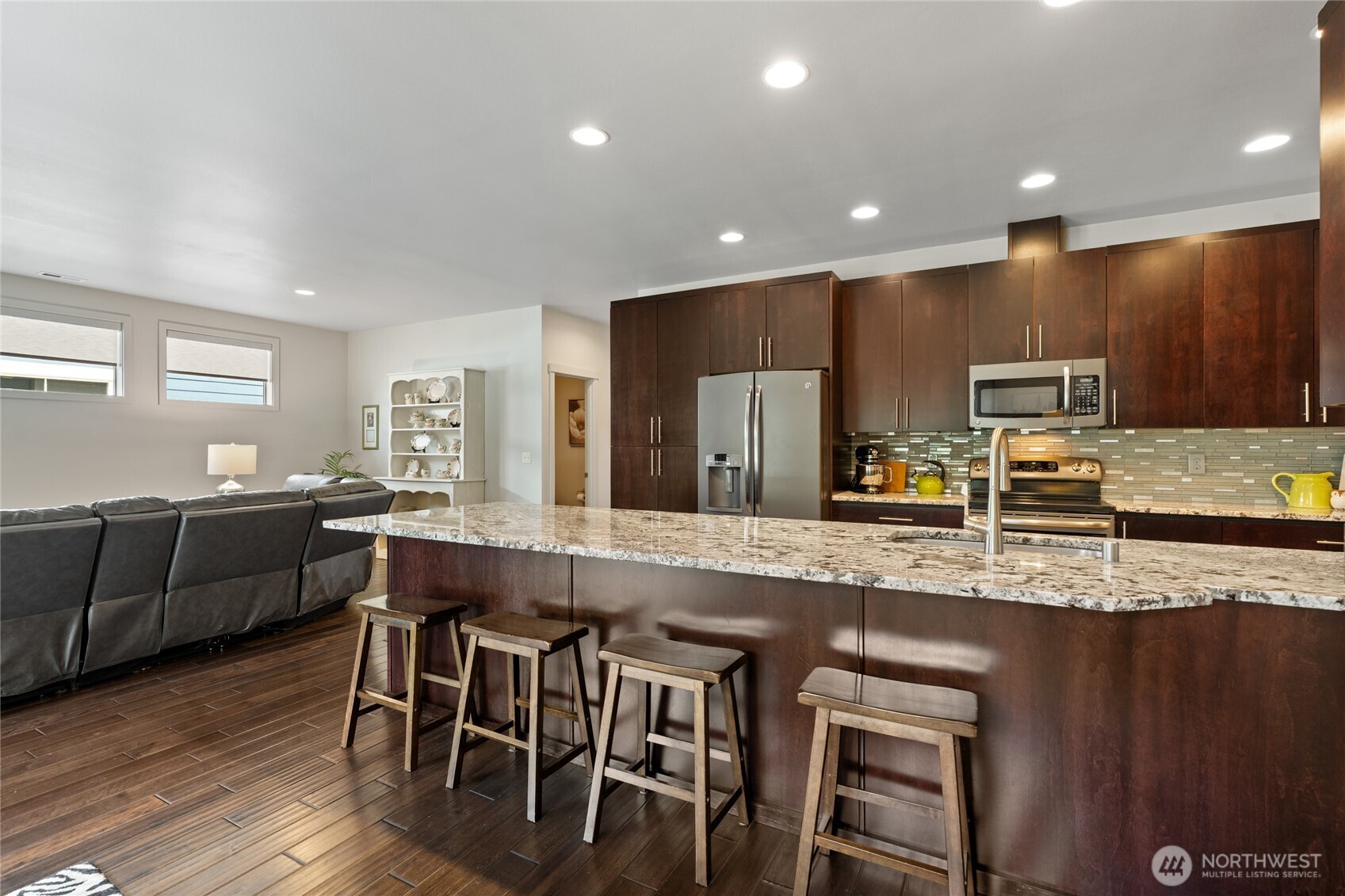 2218 N Huson Property Photo 15
