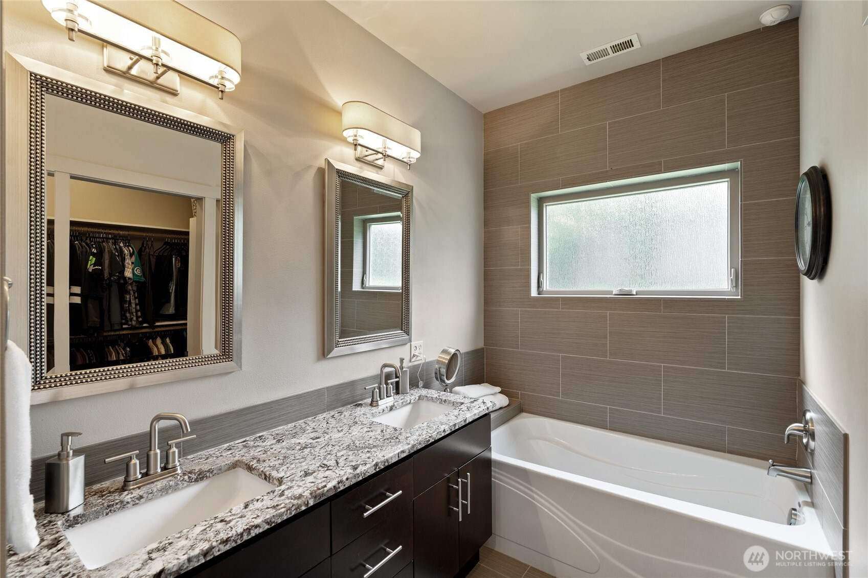 2218 N Huson Property Photo 22