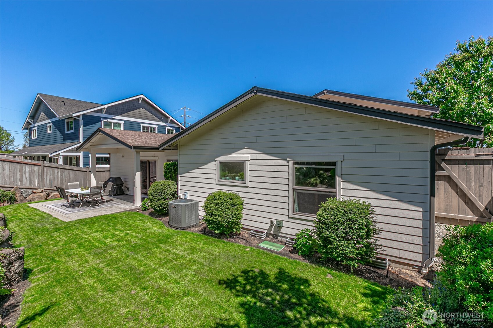 2218 N Huson Property Photo 32
